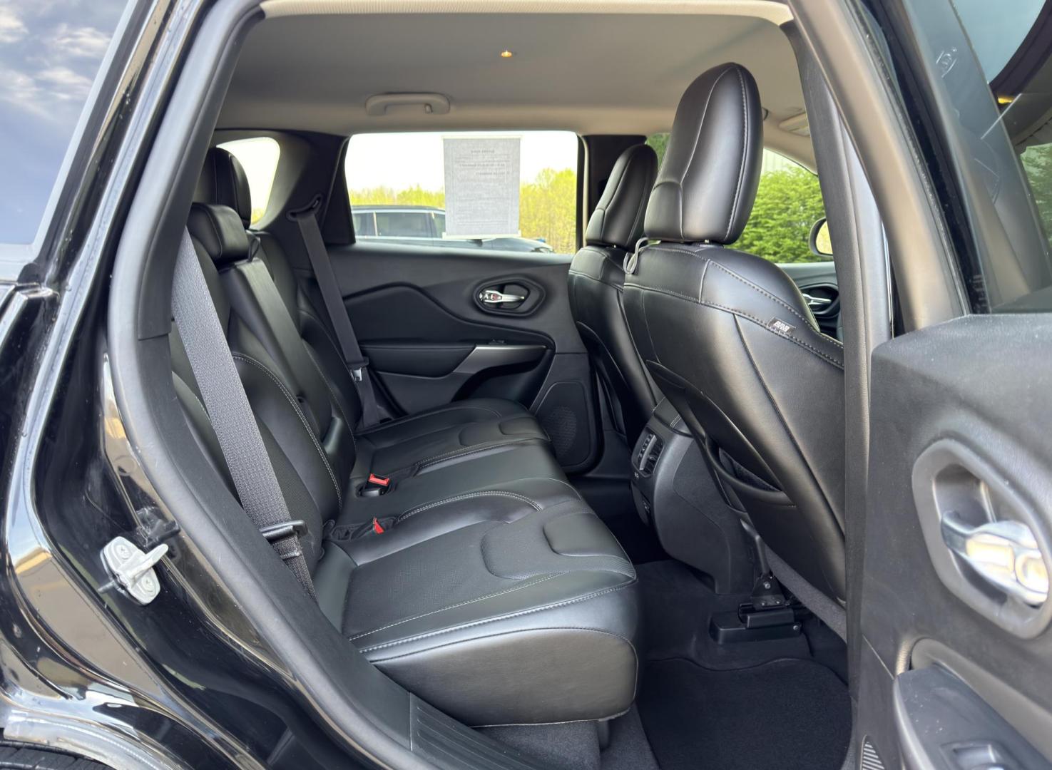 2022 BLACK /Black Jeep Cherokee Latitude Lux 4WD (1C4PJMMX2ND) with an 3.2L V6 engine, Automatic transmission, located at 2990 Old Orchard Rd., Jackson, MO, 63755, 37.354214, -89.612106 - 2022 Jeep Cherokee Latitude LUX 1-Owner 34xxx miles 4 Wheel Drive 3.2L V6 Automatic Leather Backup Camera Power/Heated Seats Heated Steering Wheel Bluetooth Remote Start Cruise Power Windows/Locks/Mirrors We have financing available and we accept trades! Fill out a credit application o - Photo#18