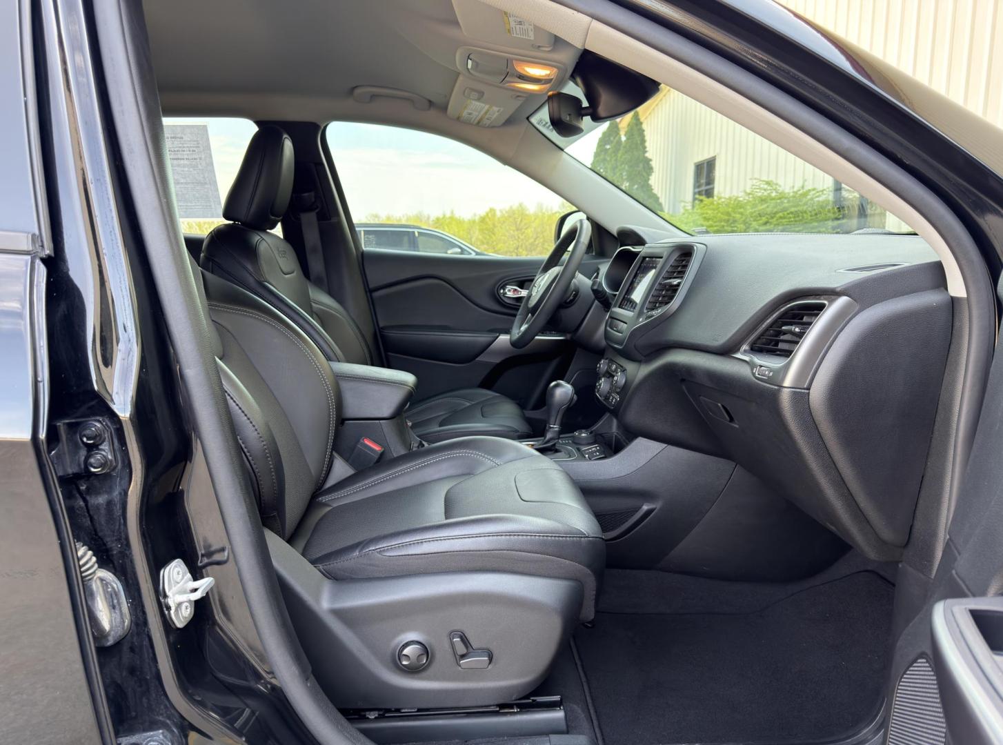 2022 BLACK /Black Jeep Cherokee Latitude Lux 4WD (1C4PJMMX2ND) with an 3.2L V6 engine, Automatic transmission, located at 2990 Old Orchard Rd., Jackson, MO, 63755, 37.354214, -89.612106 - 2022 Jeep Cherokee Latitude LUX 1-Owner 34xxx miles 4 Wheel Drive 3.2L V6 Automatic Leather Backup Camera Power/Heated Seats Heated Steering Wheel Bluetooth Remote Start Cruise Power Windows/Locks/Mirrors We have financing available and we accept trades! Fill out a credit application o - Photo#16