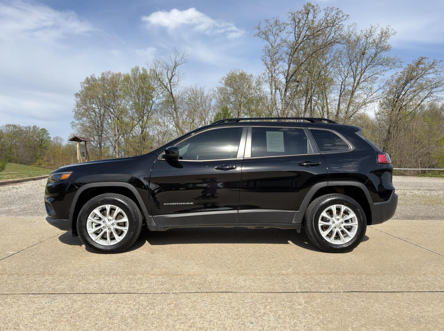 2022 BLACK /Black Jeep Cherokee Latitude Lux 4WD (1C4PJMMX2ND) with an 3.2L V6 engine, Automatic transmission, located at 2990 Old Orchard Rd., Jackson, MO, 63755, 37.354214, -89.612106 - 2022 Jeep Cherokee Latitude LUX 1-Owner 34xxx miles 4 Wheel Drive 3.2L V6 Automatic Leather Backup Camera Power/Heated Seats Heated Steering Wheel Bluetooth Remote Start Cruise Power Windows/Locks/Mirrors We have financing available and we accept trades! Fill out a credit application o - Photo#7