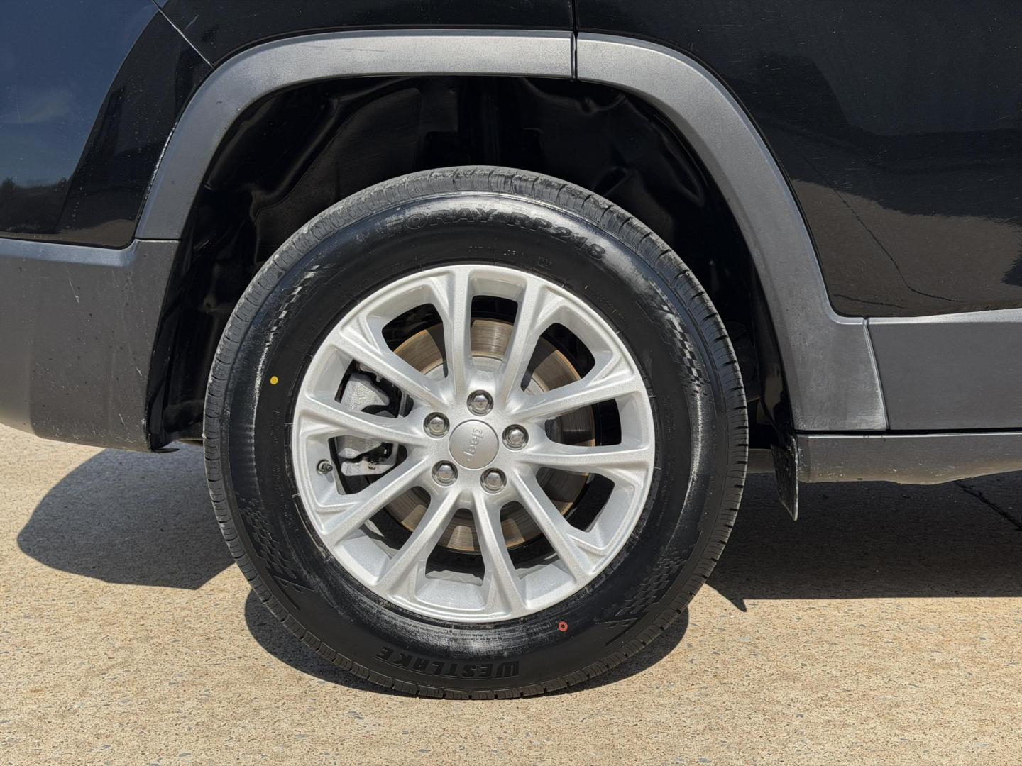 2022 BLACK /Black Jeep Cherokee Latitude Lux 4WD (1C4PJMMX2ND) with an 3.2L V6 engine, Automatic transmission, located at 2990 Old Orchard Rd., Jackson, MO, 63755, 37.354214, -89.612106 - 2022 Jeep Cherokee Latitude LUX 1-Owner 34xxx miles 4 Wheel Drive 3.2L V6 Automatic Leather Backup Camera Power/Heated Seats Heated Steering Wheel Bluetooth Remote Start Cruise Power Windows/Locks/Mirrors We have financing available and we accept trades! Fill out a credit application o - Photo#41