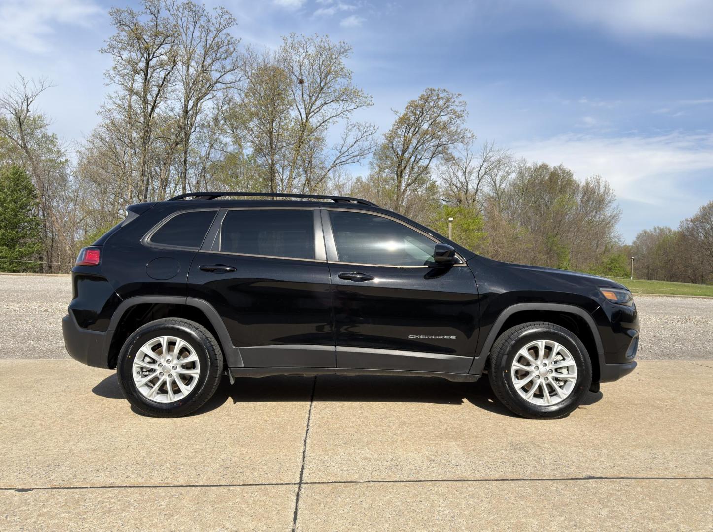 2022 BLACK /Black Jeep Cherokee Latitude Lux 4WD (1C4PJMMX2ND) with an 3.2L V6 engine, Automatic transmission, located at 2990 Old Orchard Rd., Jackson, MO, 63755, 37.354214, -89.612106 - 2022 Jeep Cherokee Latitude LUX 1-Owner 34xxx miles 4 Wheel Drive 3.2L V6 Automatic Leather Backup Camera Power/Heated Seats Heated Steering Wheel Bluetooth Remote Start Cruise Power Windows/Locks/Mirrors We have financing available and we accept trades! Fill out a credit application o - Photo#8