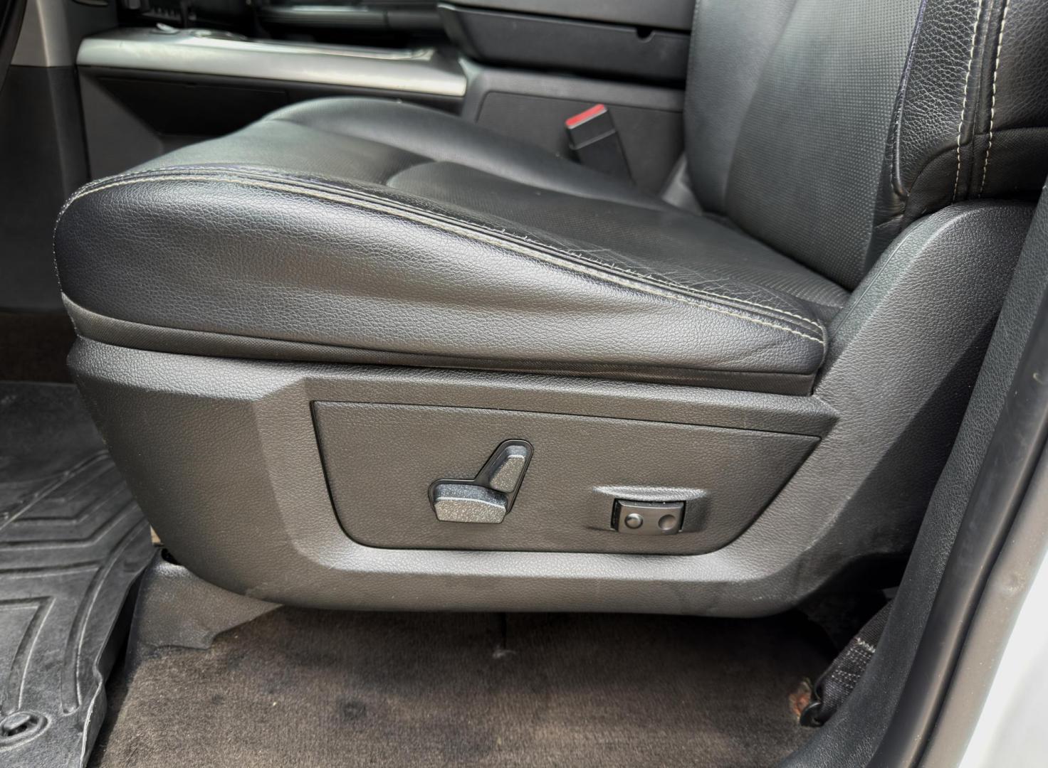 2017 WHITE /Black RAM 1500 Sport Crew Cab LWB 4WD (1C6RR7UT2HS) with an 5.7L V8 HEMI engine, Automatic transmission, located at 2990 Old Orchard Rd., Jackson, MO, 63755, 37.354214, -89.612106 - 2017 Ram 1500 Sport 142xxx miles 4x4 5.7L V8 HEMI Automatic Leather Navigation Power/Heated/Cooled Seats Heated Steering Wheel Backup Camera Sunroof Bluetooth Remote Start Cruise Power Windows/Locks/Mirrors We have financing available and we accept trades! Fill out a credit applicatio - Photo#7