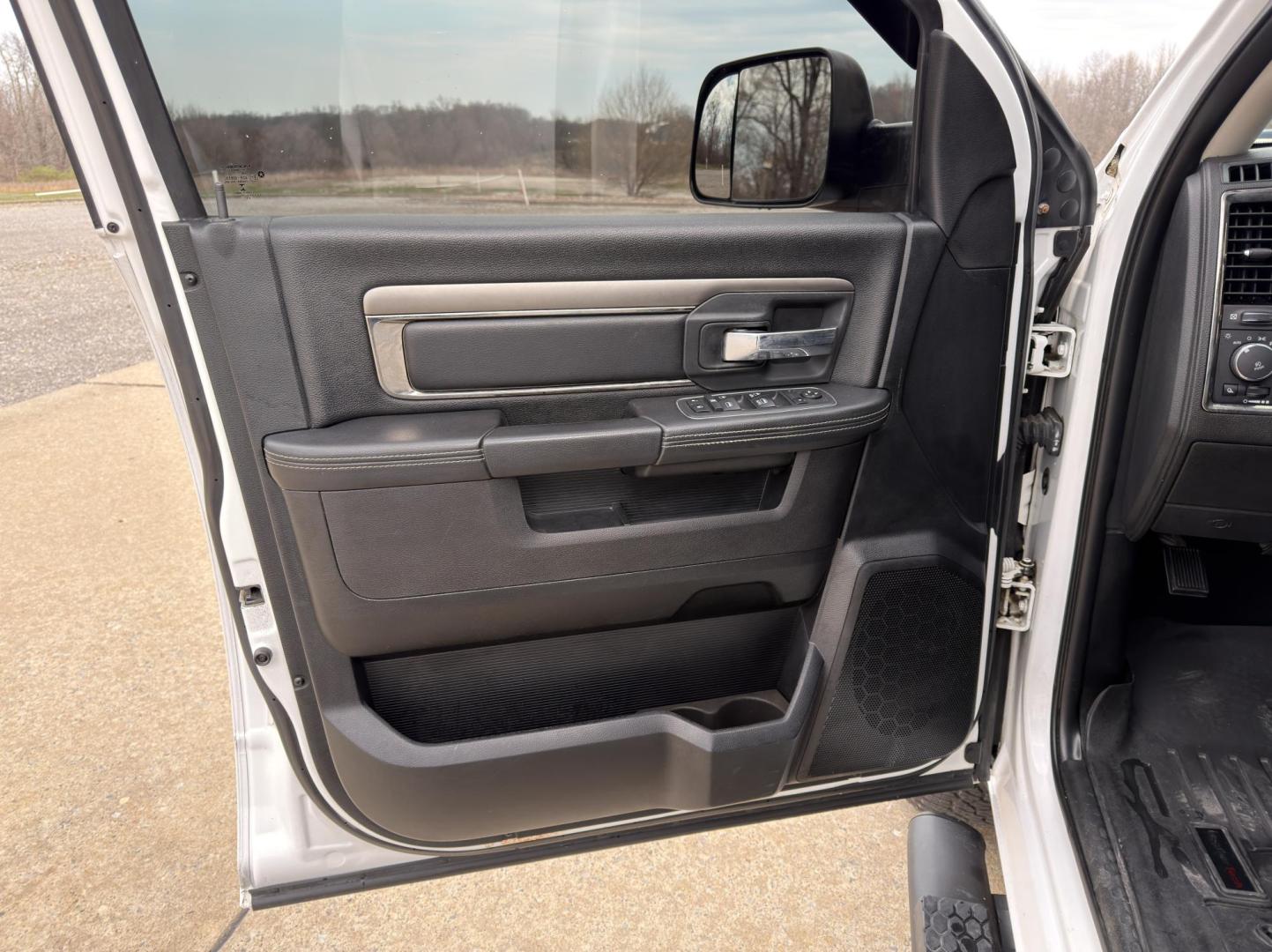 2017 WHITE /Black RAM 1500 Sport Crew Cab LWB 4WD (1C6RR7UT2HS) with an 5.7L V8 HEMI engine, Automatic transmission, located at 2990 Old Orchard Rd., Jackson, MO, 63755, 37.354214, -89.612106 - 2017 Ram 1500 Sport 142xxx miles 4x4 5.7L V8 HEMI Automatic Leather Navigation Power/Heated/Cooled Seats Heated Steering Wheel Backup Camera Sunroof Bluetooth Remote Start Cruise Power Windows/Locks/Mirrors We have financing available and we accept trades! Fill out a credit applicatio - Photo#16