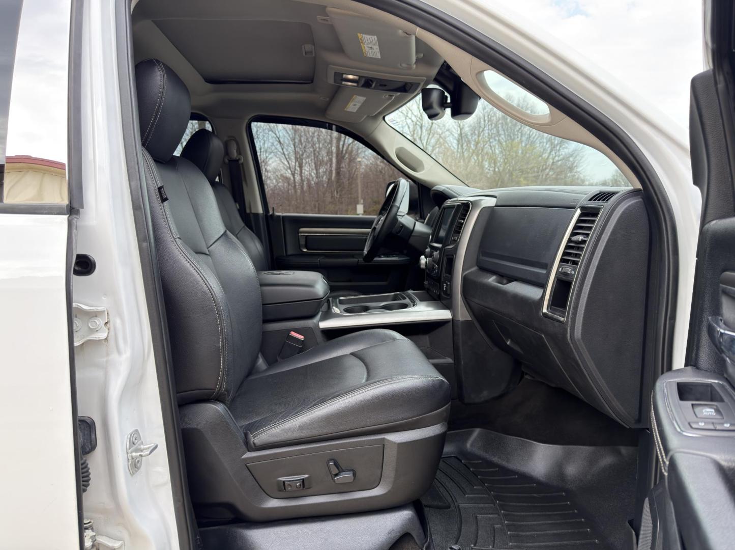 2017 WHITE /Black RAM 1500 Sport Crew Cab LWB 4WD (1C6RR7UT2HS) with an 5.7L V8 HEMI engine, Automatic transmission, located at 2990 Old Orchard Rd., Jackson, MO, 63755, 37.354214, -89.612106 - 2017 Ram 1500 Sport 142xxx miles 4x4 5.7L V8 HEMI Automatic Leather Navigation Power/Heated/Cooled Seats Heated Steering Wheel Backup Camera Sunroof Bluetooth Remote Start Cruise Power Windows/Locks/Mirrors We have financing available and we accept trades! Fill out a credit applicatio - Photo#19