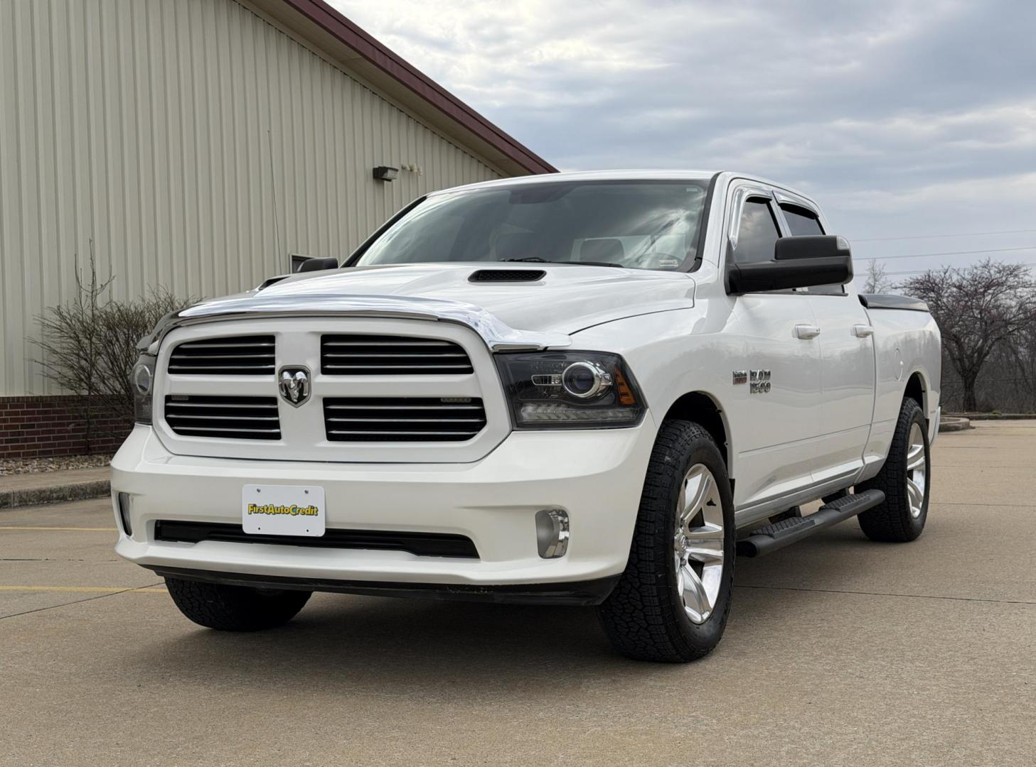 2017 WHITE /Black RAM 1500 Sport Crew Cab LWB 4WD (1C6RR7UT2HS) with an 5.7L V8 HEMI engine, Automatic transmission, located at 2990 Old Orchard Rd., Jackson, MO, 63755, 37.354214, -89.612106 - 2017 Ram 1500 Sport 142xxx miles 4x4 5.7L V8 HEMI Automatic Leather Navigation Power/Heated/Cooled Seats Heated Steering Wheel Backup Camera Sunroof Bluetooth Remote Start Cruise Power Windows/Locks/Mirrors We have financing available and we accept trades! Fill out a credit applicatio - Photo#9