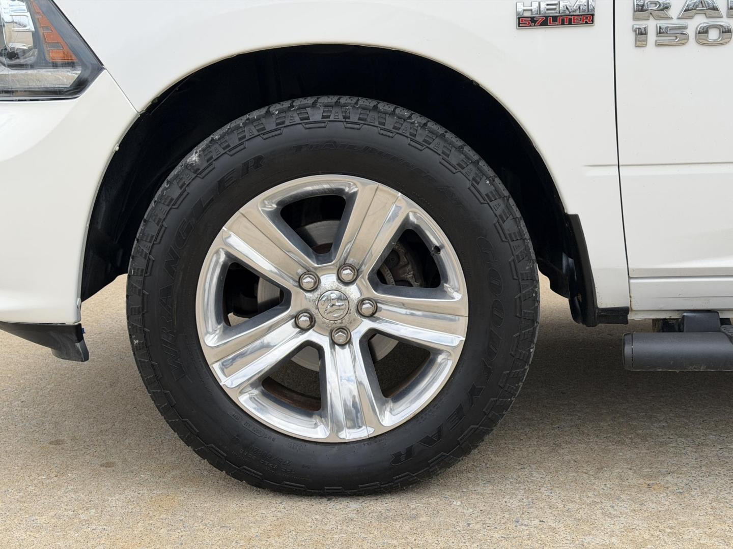 2017 WHITE /Black RAM 1500 Sport Crew Cab LWB 4WD (1C6RR7UT2HS) with an 5.7L V8 HEMI engine, Automatic transmission, located at 2990 Old Orchard Rd., Jackson, MO, 63755, 37.354214, -89.612106 - 2017 Ram 1500 Sport 142xxx miles 4x4 5.7L V8 HEMI Automatic Leather Navigation Power/Heated/Cooled Seats Heated Steering Wheel Backup Camera Sunroof Bluetooth Remote Start Cruise Power Windows/Locks/Mirrors We have financing available and we accept trades! Fill out a credit applicatio - Photo#37