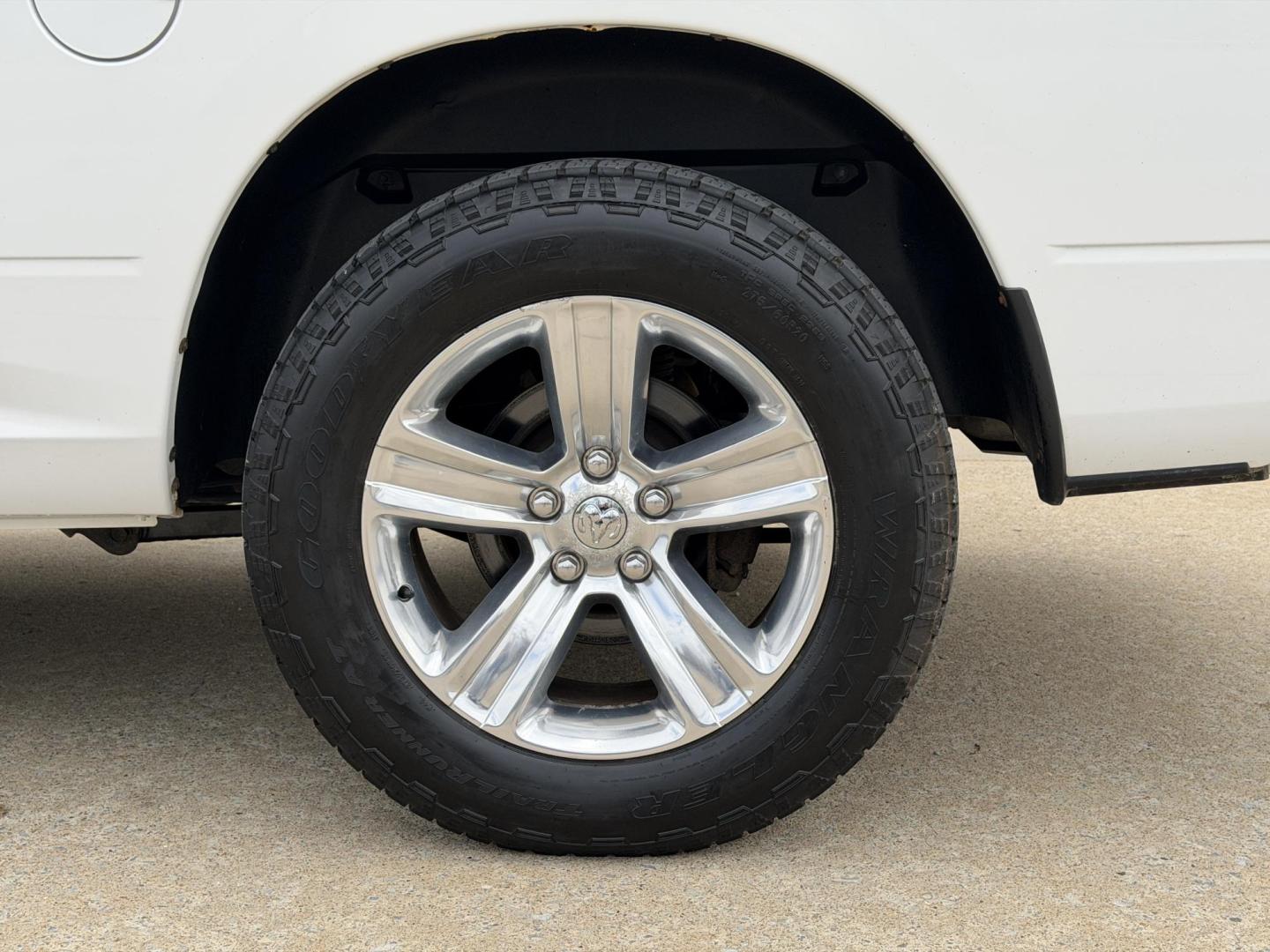 2017 WHITE /Black RAM 1500 Sport Crew Cab LWB 4WD (1C6RR7UT2HS) with an 5.7L V8 HEMI engine, Automatic transmission, located at 2990 Old Orchard Rd., Jackson, MO, 63755, 37.354214, -89.612106 - 2017 Ram 1500 Sport 142xxx miles 4x4 5.7L V8 HEMI Automatic Leather Navigation Power/Heated/Cooled Seats Heated Steering Wheel Backup Camera Sunroof Bluetooth Remote Start Cruise Power Windows/Locks/Mirrors We have financing available and we accept trades! Fill out a credit applicatio - Photo#39