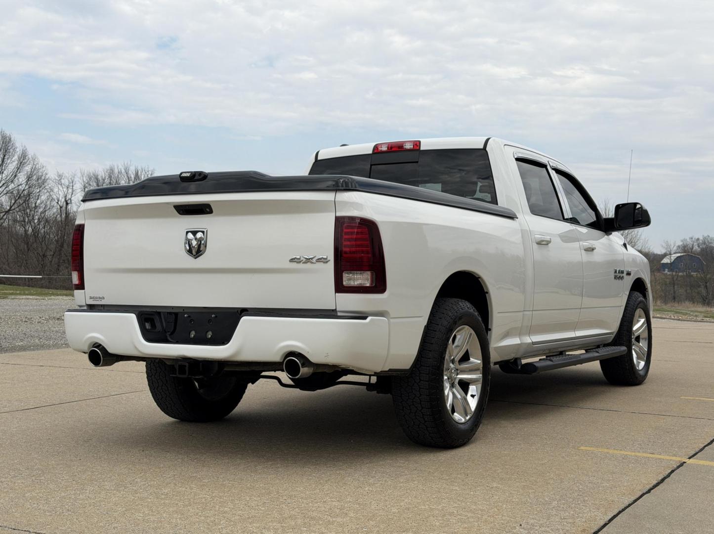2017 WHITE /Black RAM 1500 Sport Crew Cab LWB 4WD (1C6RR7UT2HS) with an 5.7L V8 HEMI engine, Automatic transmission, located at 2990 Old Orchard Rd., Jackson, MO, 63755, 37.354214, -89.612106 - 2017 Ram 1500 Sport 142xxx miles 4x4 5.7L V8 HEMI Automatic Leather Navigation Power/Heated/Cooled Seats Heated Steering Wheel Backup Camera Sunroof Bluetooth Remote Start Cruise Power Windows/Locks/Mirrors We have financing available and we accept trades! Fill out a credit applicatio - Photo#12