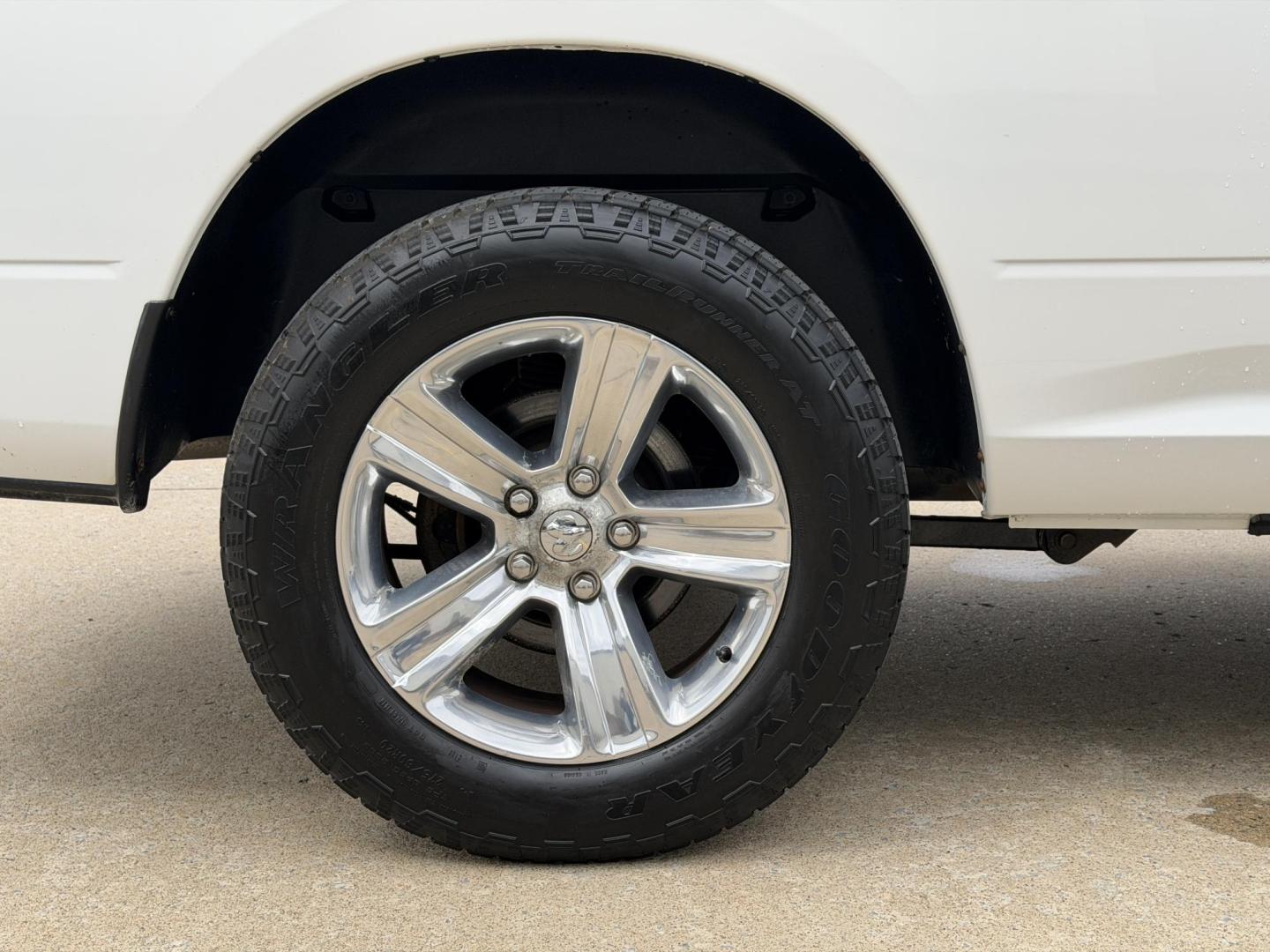 2017 WHITE /Black RAM 1500 Sport Crew Cab LWB 4WD (1C6RR7UT2HS) with an 5.7L V8 HEMI engine, Automatic transmission, located at 2990 Old Orchard Rd., Jackson, MO, 63755, 37.354214, -89.612106 - 2017 Ram 1500 Sport 142xxx miles 4x4 5.7L V8 HEMI Automatic Leather Navigation Power/Heated/Cooled Seats Heated Steering Wheel Backup Camera Sunroof Bluetooth Remote Start Cruise Power Windows/Locks/Mirrors We have financing available and we accept trades! Fill out a credit applicatio - Photo#40