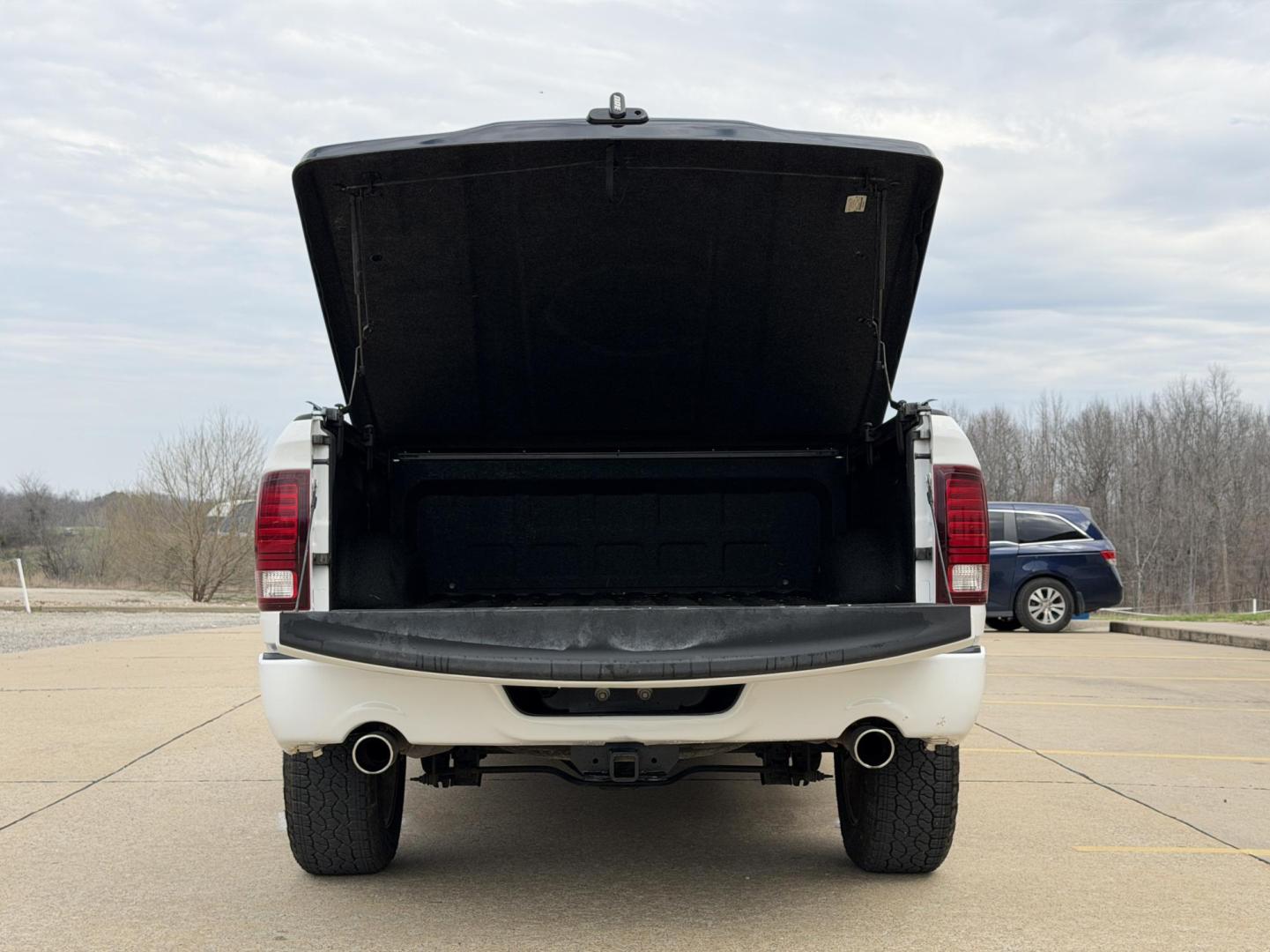 2017 WHITE /Black RAM 1500 Sport Crew Cab LWB 4WD (1C6RR7UT2HS) with an 5.7L V8 HEMI engine, Automatic transmission, located at 2990 Old Orchard Rd., Jackson, MO, 63755, 37.354214, -89.612106 - 2017 Ram 1500 Sport 142xxx miles 4x4 5.7L V8 HEMI Automatic Leather Navigation Power/Heated/Cooled Seats Heated Steering Wheel Backup Camera Sunroof Bluetooth Remote Start Cruise Power Windows/Locks/Mirrors We have financing available and we accept trades! Fill out a credit applicatio - Photo#22