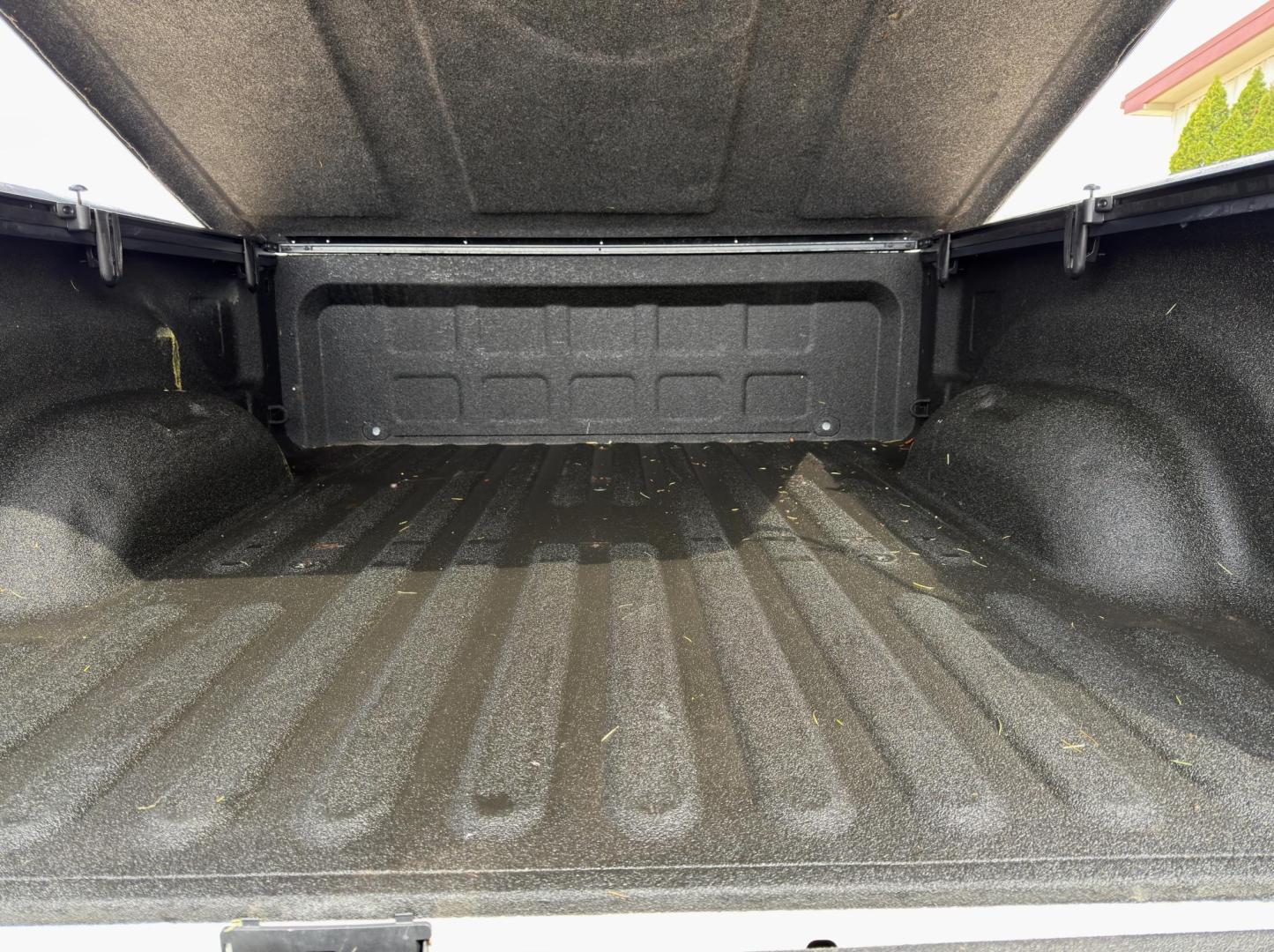 2017 WHITE /Black RAM 1500 Sport Crew Cab LWB 4WD (1C6RR7UT2HS) with an 5.7L V8 HEMI engine, Automatic transmission, located at 2990 Old Orchard Rd., Jackson, MO, 63755, 37.354214, -89.612106 - 2017 Ram 1500 Sport 142xxx miles 4x4 5.7L V8 HEMI Automatic Leather Navigation Power/Heated/Cooled Seats Heated Steering Wheel Backup Camera Sunroof Bluetooth Remote Start Cruise Power Windows/Locks/Mirrors We have financing available and we accept trades! Fill out a credit applicatio - Photo#23