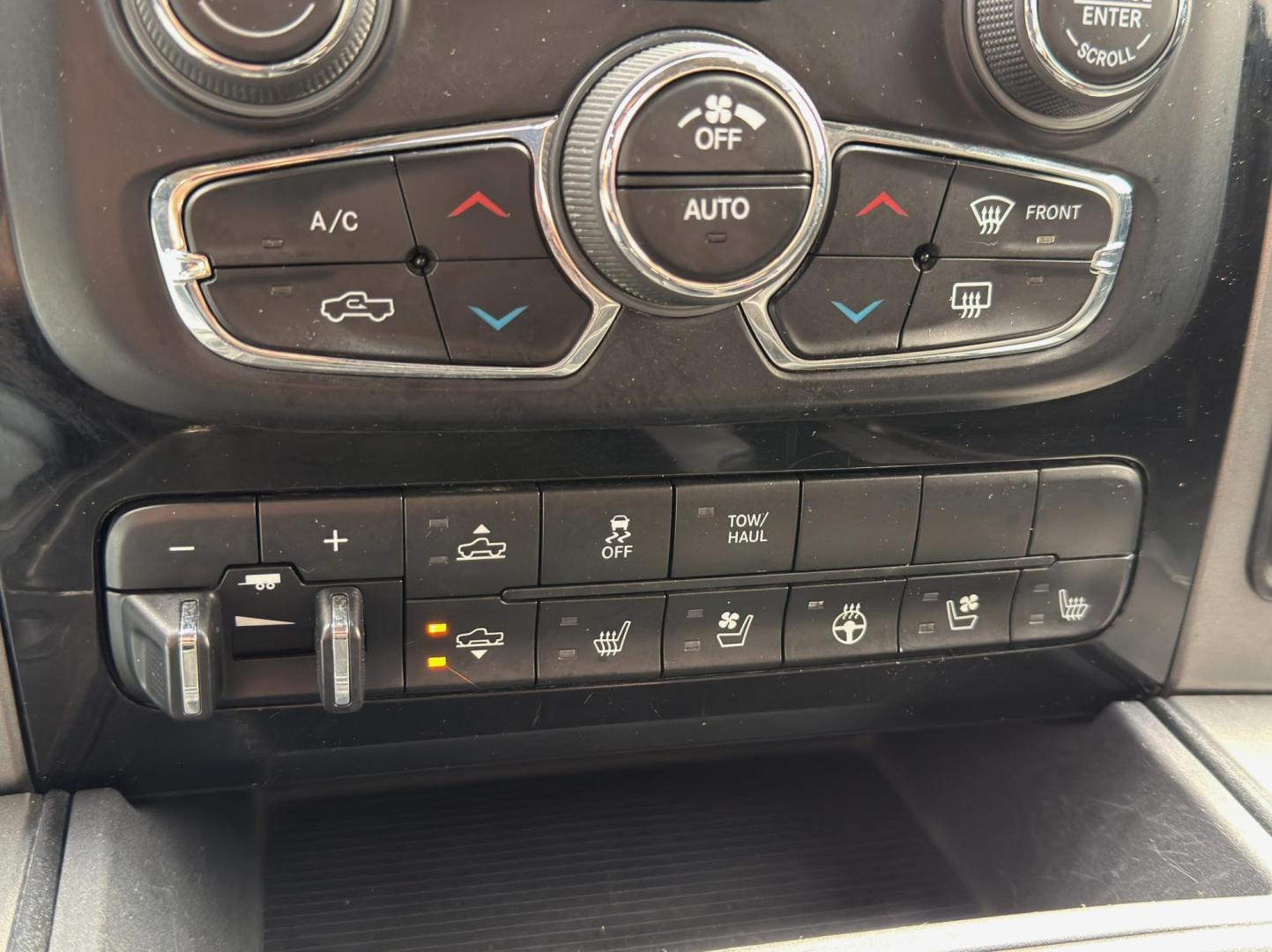 2017 WHITE /Black RAM 1500 Sport Crew Cab LWB 4WD (1C6RR7UT2HS) with an 5.7L V8 HEMI engine, Automatic transmission, located at 2990 Old Orchard Rd., Jackson, MO, 63755, 37.354214, -89.612106 - 2017 Ram 1500 Sport 142xxx miles 4x4 5.7L V8 HEMI Automatic Leather Navigation Power/Heated/Cooled Seats Heated Steering Wheel Backup Camera Sunroof Bluetooth Remote Start Cruise Power Windows/Locks/Mirrors We have financing available and we accept trades! Fill out a credit applicatio - Photo#30