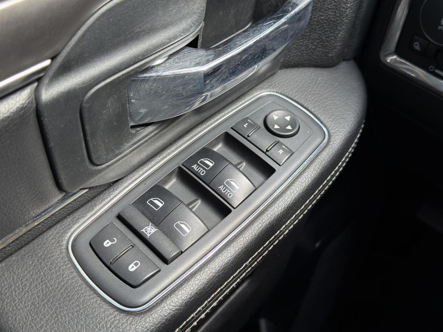 2017 WHITE /Black RAM 1500 Sport Crew Cab LWB 4WD (1C6RR7UT2HS) with an 5.7L V8 HEMI engine, Automatic transmission, located at 2990 Old Orchard Rd., Jackson, MO, 63755, 37.354214, -89.612106 - 2017 Ram 1500 Sport 142xxx miles 4x4 5.7L V8 HEMI Automatic Leather Navigation Power/Heated/Cooled Seats Heated Steering Wheel Backup Camera Sunroof Bluetooth Remote Start Cruise Power Windows/Locks/Mirrors We have financing available and we accept trades! Fill out a credit applicatio - Photo#32