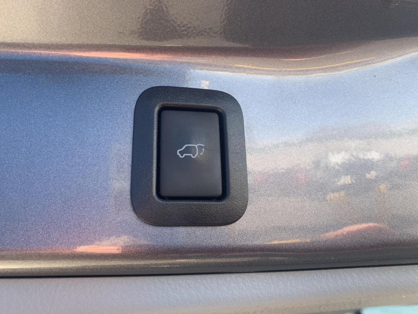 2018 GRAY /GRAY Toyota Highlander Limited AWD V6 (5TDDZRFH3JS) with an 3.5L V6 DOHC 24V engine, Automatic transmission, located at 506 S. Kingshighway, Cape Girardeau, MO, 63703, (573) 235-5000, 37.294991, -89.553635 - 2018 Toyota Highlander Limited AWD V6 96,xxx miles One Owner AWD Third Row Sunroof Bluetooth Power Seat Heated and Cooled Seats Cruise Control Power windows/locks/mirrors We have financing available and we accept trades! Fill out a credit application on our website or come by today! If - Photo#7