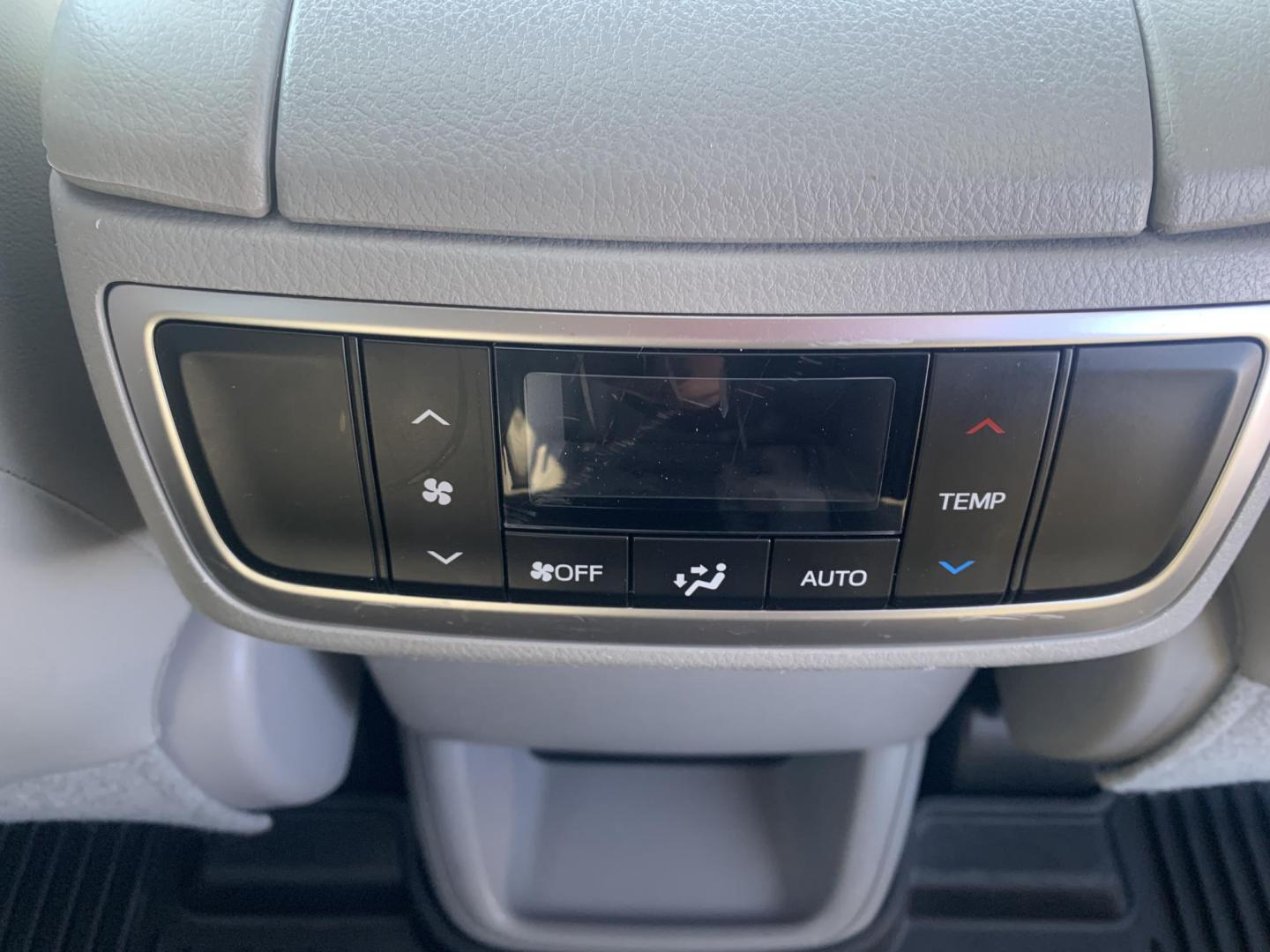 2018 GRAY /GRAY Toyota Highlander Limited AWD V6 (5TDDZRFH3JS) with an 3.5L V6 DOHC 24V engine, Automatic transmission, located at 506 S. Kingshighway, Cape Girardeau, MO, 63703, (573) 235-5000, 37.294991, -89.553635 - 2018 Toyota Highlander Limited AWD V6 96,xxx miles One Owner AWD Third Row Sunroof Bluetooth Power Seat Heated and Cooled Seats Cruise Control Power windows/locks/mirrors We have financing available and we accept trades! Fill out a credit application on our website or come by today! If - Photo#14