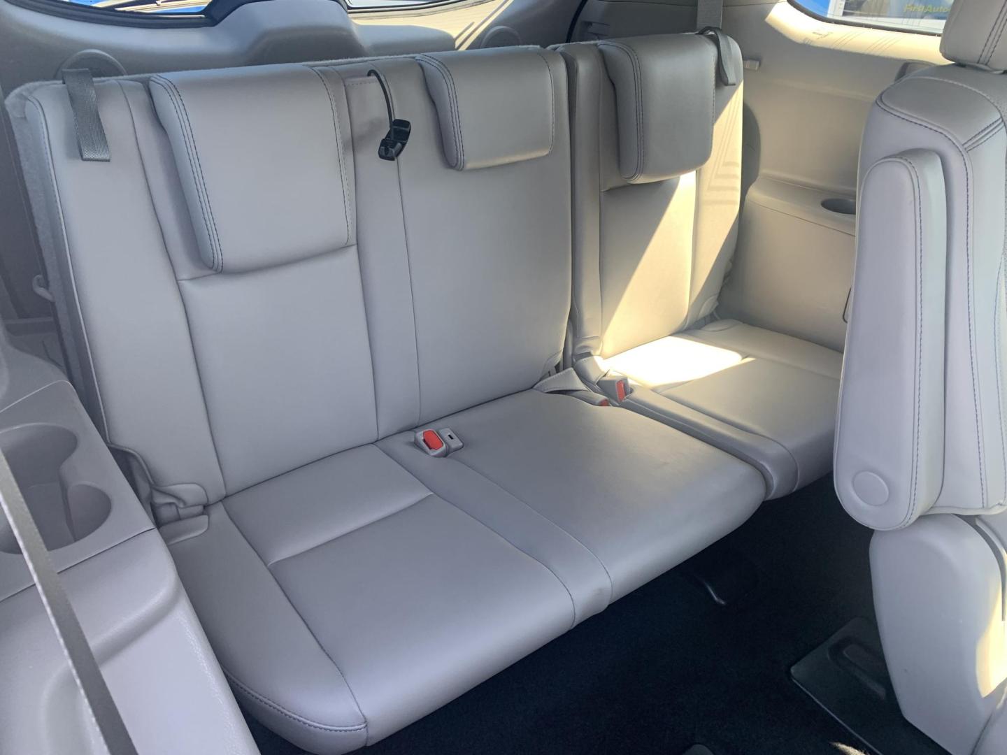 2018 GRAY /GRAY Toyota Highlander Limited AWD V6 (5TDDZRFH3JS) with an 3.5L V6 DOHC 24V engine, Automatic transmission, located at 506 S. Kingshighway, Cape Girardeau, MO, 63703, (573) 235-5000, 37.294991, -89.553635 - 2018 Toyota Highlander Limited AWD V6 96,xxx miles One Owner AWD Third Row Sunroof Bluetooth Power Seat Heated and Cooled Seats Cruise Control Power windows/locks/mirrors We have financing available and we accept trades! Fill out a credit application on our website or come by today! If - Photo#16