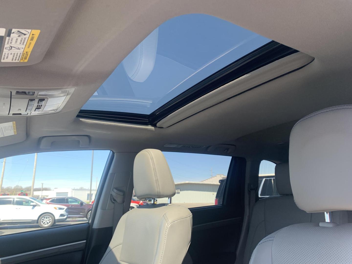 2018 GRAY /GRAY Toyota Highlander Limited AWD V6 (5TDDZRFH3JS) with an 3.5L V6 DOHC 24V engine, Automatic transmission, located at 506 S. Kingshighway, Cape Girardeau, MO, 63703, (573) 235-5000, 37.294991, -89.553635 - 2018 Toyota Highlander Limited AWD V6 96,xxx miles One Owner AWD Third Row Sunroof Bluetooth Power Seat Heated and Cooled Seats Cruise Control Power windows/locks/mirrors We have financing available and we accept trades! Fill out a credit application on our website or come by today! If - Photo#30