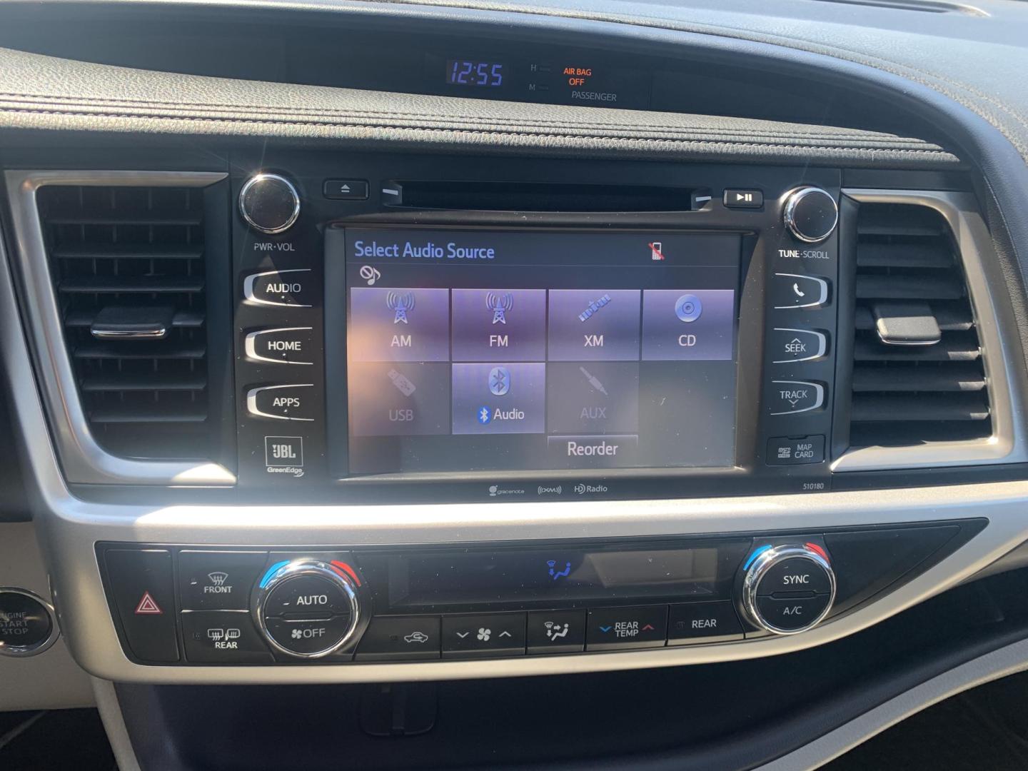 2018 GRAY /GRAY Toyota Highlander Limited AWD V6 (5TDDZRFH3JS) with an 3.5L V6 DOHC 24V engine, Automatic transmission, located at 506 S. Kingshighway, Cape Girardeau, MO, 63703, (573) 235-5000, 37.294991, -89.553635 - 2018 Toyota Highlander Limited AWD V6 96,xxx miles One Owner AWD Third Row Sunroof Bluetooth Power Seat Heated and Cooled Seats Cruise Control Power windows/locks/mirrors We have financing available and we accept trades! Fill out a credit application on our website or come by today! If - Photo#31