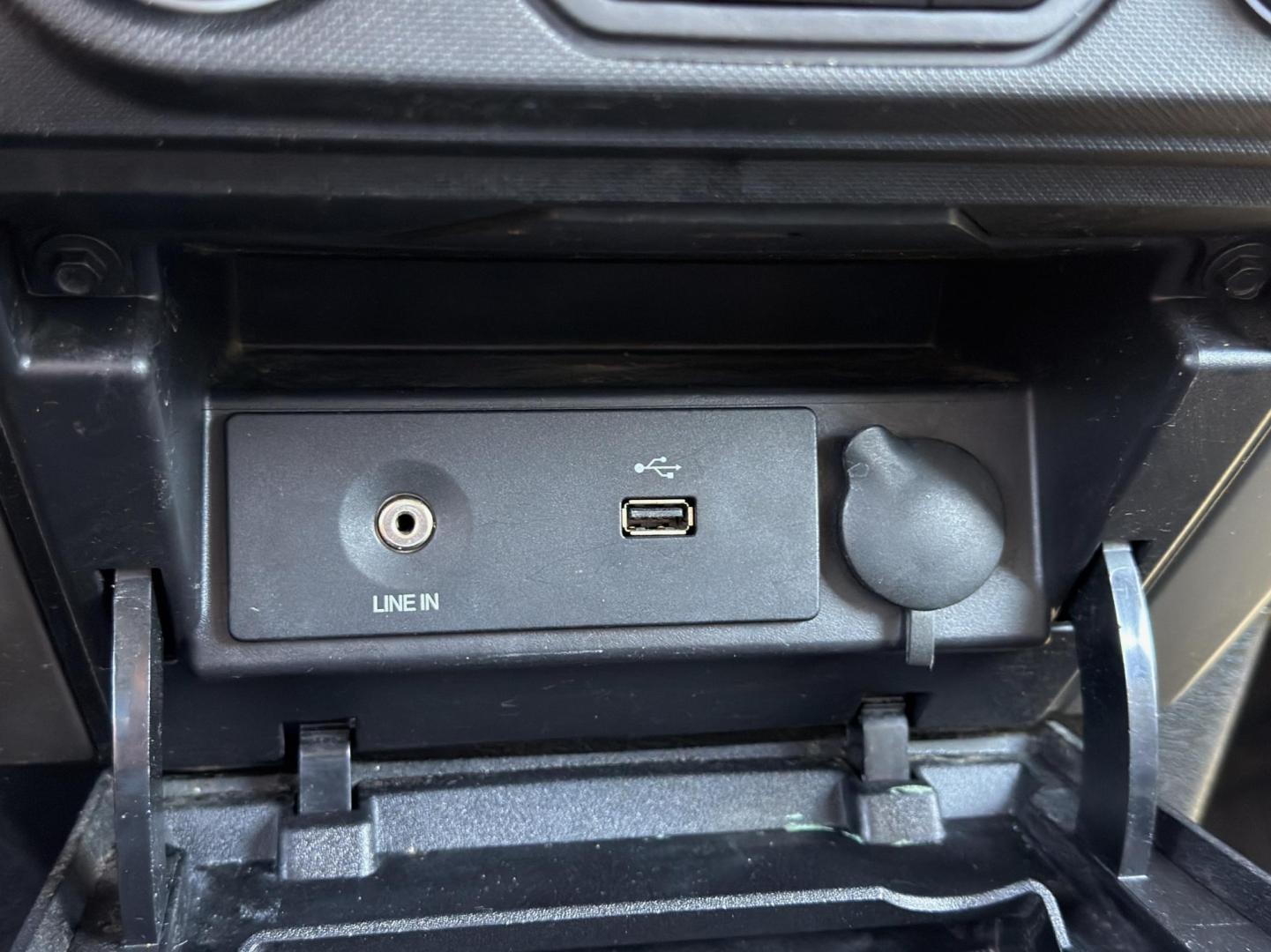 2014 SILVER /Gray Ford F-150 XLT SuperCrew 5.5-ft. Bed 4WD (1FTFW1EFXEK) with an 5.0L V8 engine, Automatic transmission, located at 2990 Old Orchard Rd., Jackson, MO, 63755, 37.354214, -89.612106 - 2014 Ford F-150 XLT 264xxx miles 4x4 5.0L V8 Automatic Backup Camera Power Driver Seat Bluetooth Cruise Power Windows/Locks/Mirrors We have financing available and we accept trades! Fill out a credit application on our website or come by today! If you have any questions, give us a call at - Photo#29