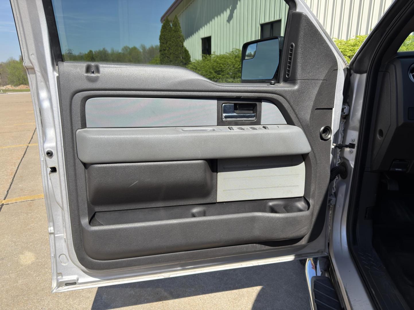 2014 SILVER /Gray Ford F-150 XLT SuperCrew 5.5-ft. Bed 4WD (1FTFW1EFXEK) with an 5.0L V8 engine, Automatic transmission, located at 2990 Old Orchard Rd., Jackson, MO, 63755, 37.354214, -89.612106 - 2014 Ford F-150 XLT 264xxx miles 4x4 5.0L V8 Automatic Backup Camera Power Driver Seat Bluetooth Cruise Power Windows/Locks/Mirrors We have financing available and we accept trades! Fill out a credit application on our website or come by today! If you have any questions, give us a call at - Photo#12