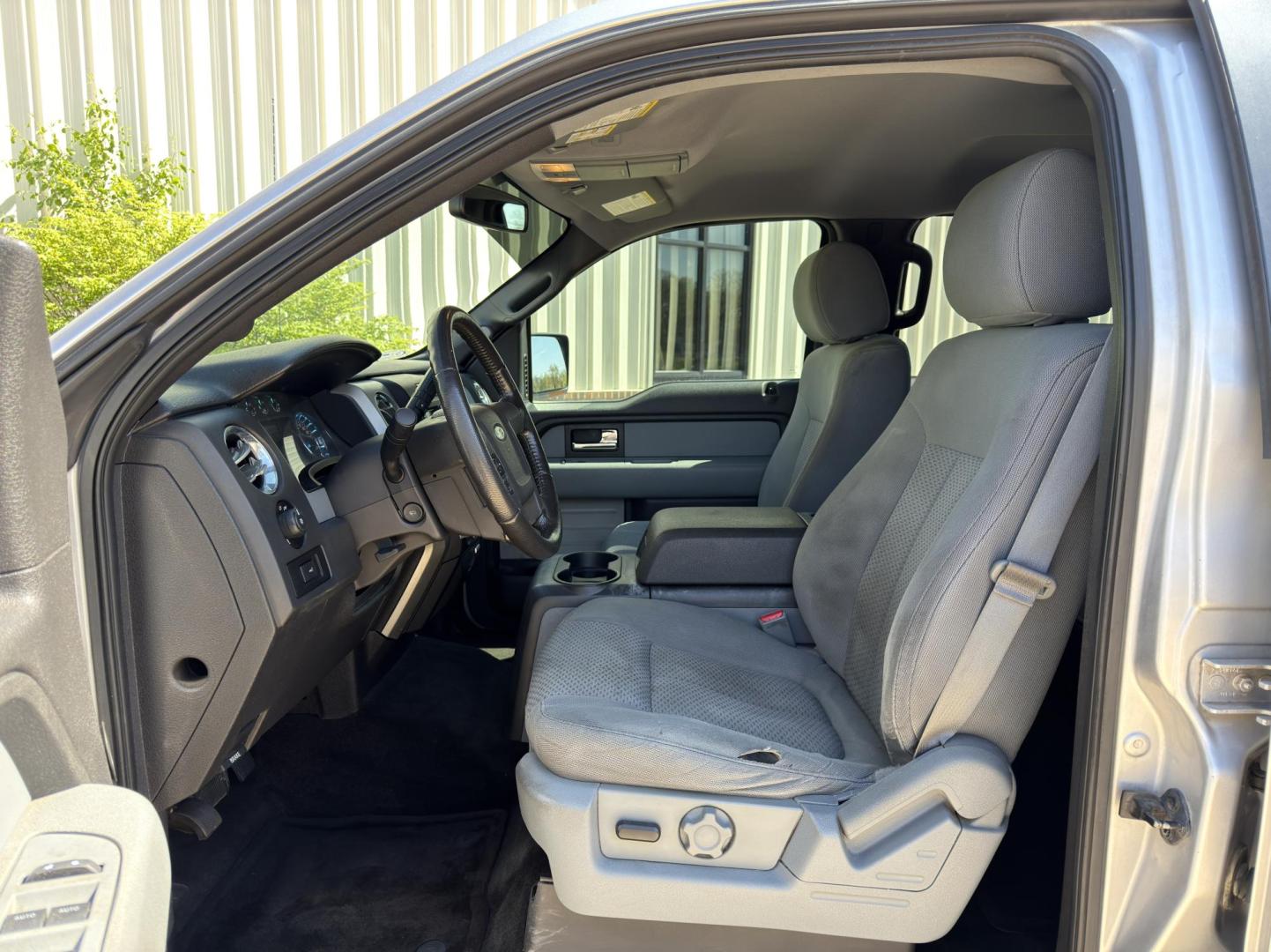 2014 SILVER /Gray Ford F-150 XLT SuperCrew 5.5-ft. Bed 4WD (1FTFW1EFXEK) with an 5.0L V8 engine, Automatic transmission, located at 2990 Old Orchard Rd., Jackson, MO, 63755, 37.354214, -89.612106 - 2014 Ford F-150 XLT 264xxx miles 4x4 5.0L V8 Automatic Backup Camera Power Driver Seat Bluetooth Cruise Power Windows/Locks/Mirrors We have financing available and we accept trades! Fill out a credit application on our website or come by today! If you have any questions, give us a call at - Photo#13