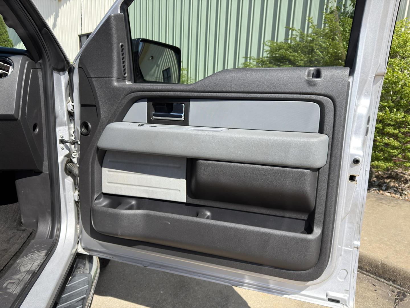 2014 SILVER /Gray Ford F-150 XLT SuperCrew 5.5-ft. Bed 4WD (1FTFW1EFXEK) with an 5.0L V8 engine, Automatic transmission, located at 2990 Old Orchard Rd., Jackson, MO, 63755, 37.354214, -89.612106 - 2014 Ford F-150 XLT 264xxx miles 4x4 5.0L V8 Automatic Backup Camera Power Driver Seat Bluetooth Cruise Power Windows/Locks/Mirrors We have financing available and we accept trades! Fill out a credit application on our website or come by today! If you have any questions, give us a call at - Photo#14