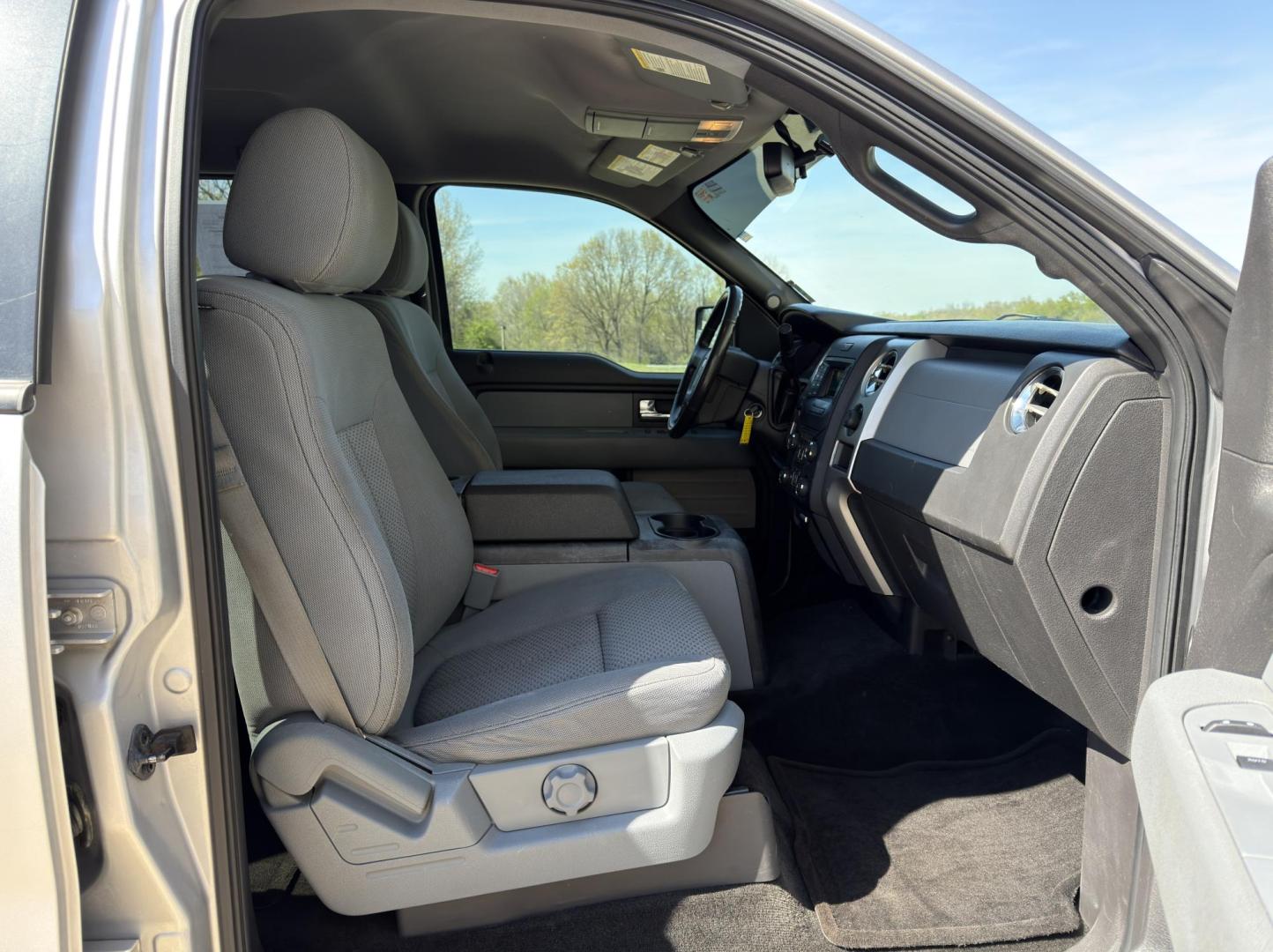 2014 SILVER /Gray Ford F-150 XLT SuperCrew 5.5-ft. Bed 4WD (1FTFW1EFXEK) with an 5.0L V8 engine, Automatic transmission, located at 2990 Old Orchard Rd., Jackson, MO, 63755, 37.354214, -89.612106 - 2014 Ford F-150 XLT 264xxx miles 4x4 5.0L V8 Automatic Backup Camera Power Driver Seat Bluetooth Cruise Power Windows/Locks/Mirrors We have financing available and we accept trades! Fill out a credit application on our website or come by today! If you have any questions, give us a call at - Photo#15