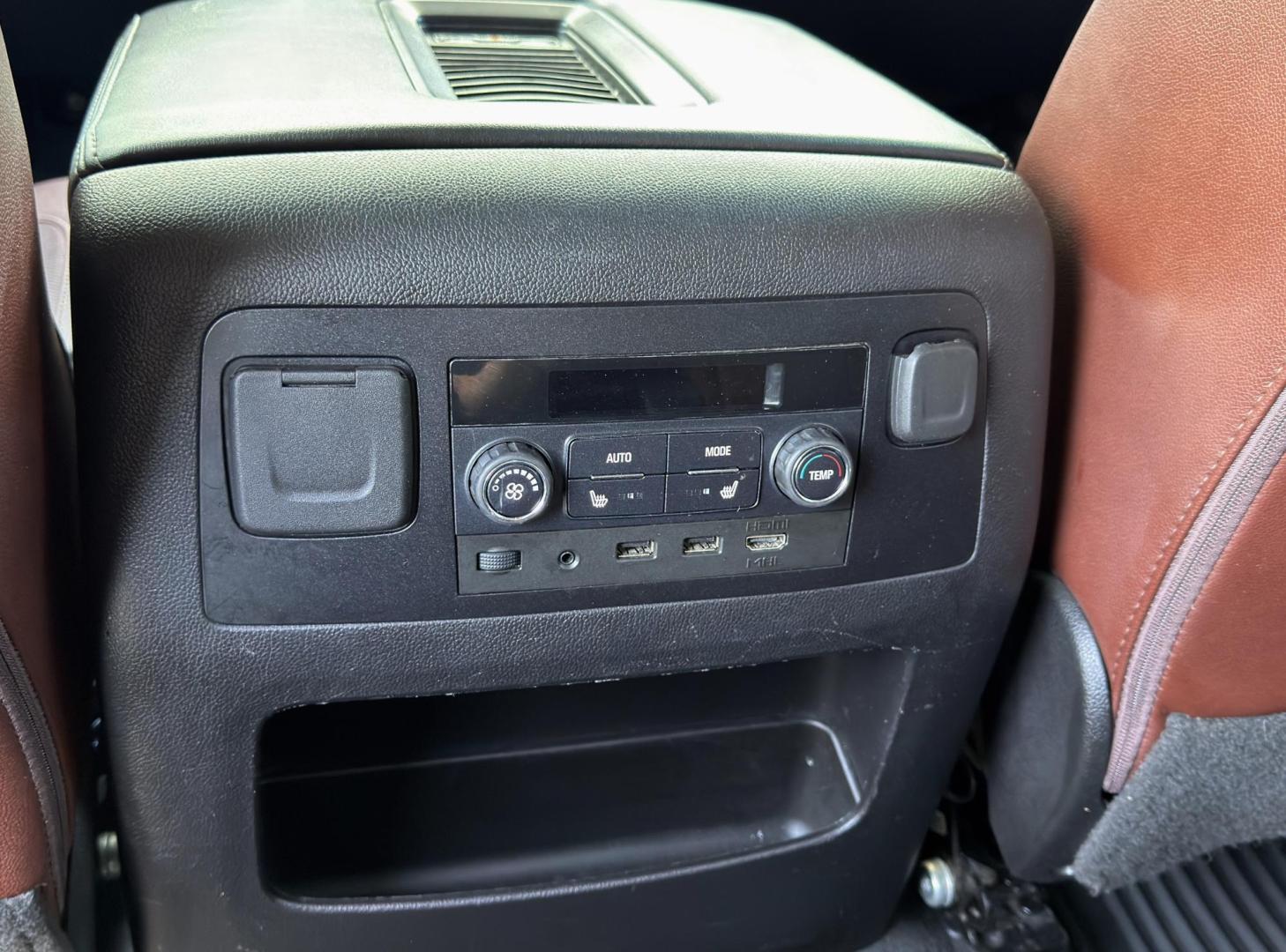 2019 GRAY /Brown Chevrolet Tahoe Premier 4WD (1GNSKCKJ7KR) with an 6.2L V8 engine, Automatic transmission, located at 2990 Old Orchard Rd., Jackson, MO, 63755, 37.354214, -89.612106 - 2019 Chevrolet Tahoe 1500 Premier 148xxx miles 4 Wheel Drive 6.2L V8 Automatic Leather 3rd Row Rear Entertainment Navigation Power/Heated/Cooled Seats Heated Rear Seats Heated Steering Wheel Backup Camera Power Running Boards Sunroof Bluetooth Heads Up Display Remote Start Cruise - Photo#9