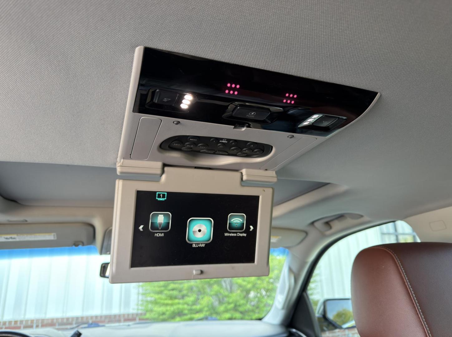 2019 GRAY /Brown Chevrolet Tahoe Premier 4WD (1GNSKCKJ7KR) with an 6.2L V8 engine, Automatic transmission, located at 2990 Old Orchard Rd., Jackson, MO, 63755, 37.354214, -89.612106 - 2019 Chevrolet Tahoe 1500 Premier 148xxx miles 4 Wheel Drive 6.2L V8 Automatic Leather 3rd Row Rear Entertainment Navigation Power/Heated/Cooled Seats Heated Rear Seats Heated Steering Wheel Backup Camera Power Running Boards Sunroof Bluetooth Heads Up Display Remote Start Cruise - Photo#8