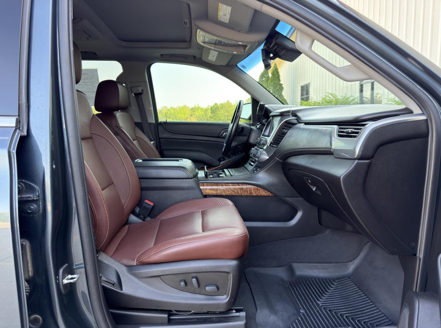 2019 GRAY /Brown Chevrolet Tahoe Premier 4WD (1GNSKCKJ7KR) with an 6.2L V8 engine, Automatic transmission, located at 2990 Old Orchard Rd., Jackson, MO, 63755, 37.354214, -89.612106 - 2019 Chevrolet Tahoe 1500 Premier 148xxx miles 4 Wheel Drive 6.2L V8 Automatic Leather 3rd Row Rear Entertainment Navigation Power/Heated/Cooled Seats Heated Rear Seats Heated Steering Wheel Backup Camera Power Running Boards Sunroof Bluetooth Heads Up Display Remote Start Cruise - Photo#22