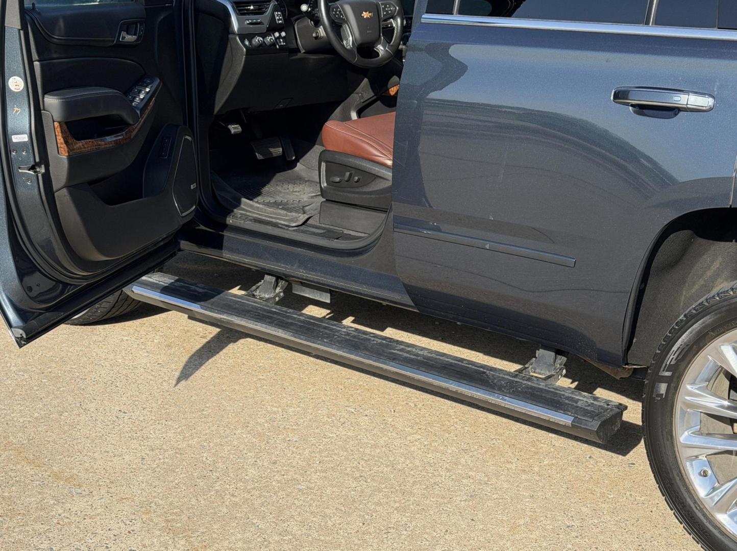 2019 GRAY /Brown Chevrolet Tahoe Premier 4WD (1GNSKCKJ7KR) with an 6.2L V8 engine, Automatic transmission, located at 2990 Old Orchard Rd., Jackson, MO, 63755, 37.354214, -89.612106 - 2019 Chevrolet Tahoe 1500 Premier 148xxx miles 4 Wheel Drive 6.2L V8 Automatic Leather 3rd Row Rear Entertainment Navigation Power/Heated/Cooled Seats Heated Rear Seats Heated Steering Wheel Backup Camera Power Running Boards Sunroof Bluetooth Heads Up Display Remote Start Cruise - Photo#10