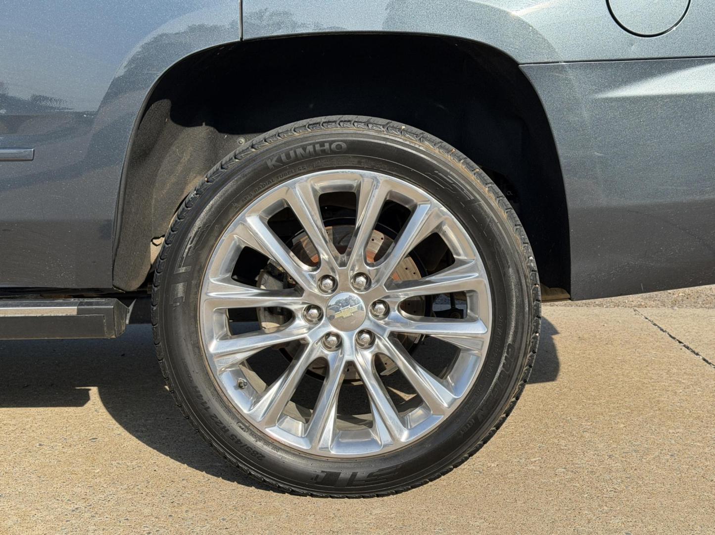 2019 GRAY /Brown Chevrolet Tahoe Premier 4WD (1GNSKCKJ7KR) with an 6.2L V8 engine, Automatic transmission, located at 2990 Old Orchard Rd., Jackson, MO, 63755, 37.354214, -89.612106 - 2019 Chevrolet Tahoe 1500 Premier 148xxx miles 4 Wheel Drive 6.2L V8 Automatic Leather 3rd Row Rear Entertainment Navigation Power/Heated/Cooled Seats Heated Rear Seats Heated Steering Wheel Backup Camera Power Running Boards Sunroof Bluetooth Heads Up Display Remote Start Cruise - Photo#48