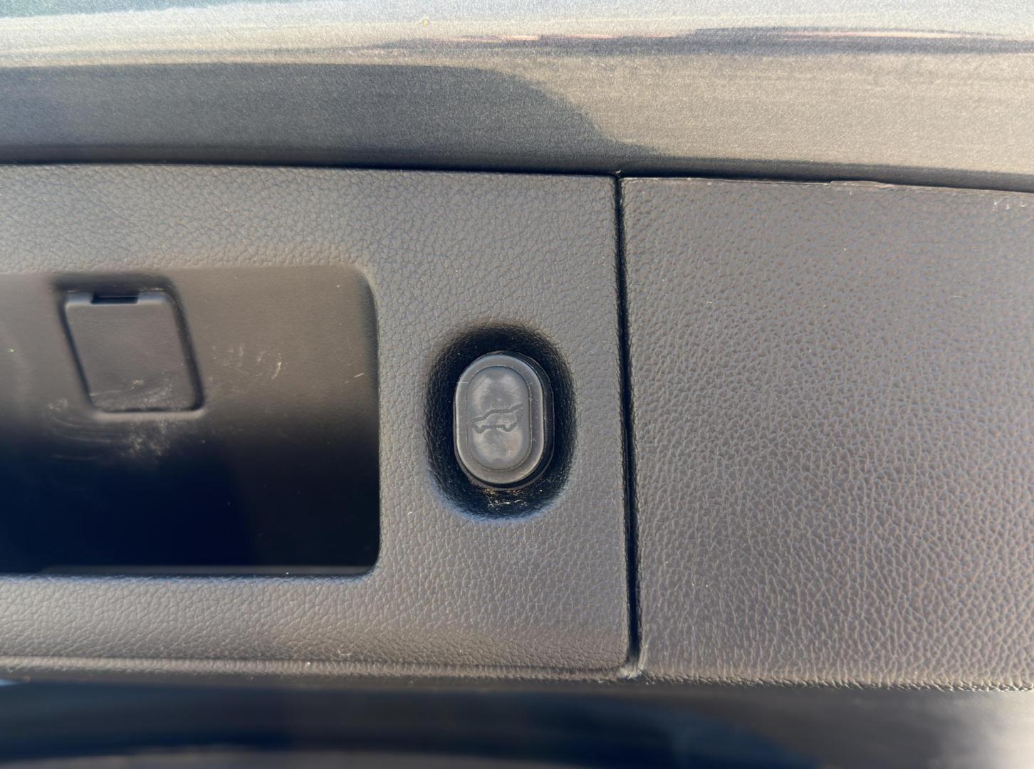 2019 GRAY /Brown Chevrolet Tahoe Premier 4WD (1GNSKCKJ7KR) with an 6.2L V8 engine, Automatic transmission, located at 2990 Old Orchard Rd., Jackson, MO, 63755, 37.354214, -89.612106 - 2019 Chevrolet Tahoe 1500 Premier 148xxx miles 4 Wheel Drive 6.2L V8 Automatic Leather 3rd Row Rear Entertainment Navigation Power/Heated/Cooled Seats Heated Rear Seats Heated Steering Wheel Backup Camera Power Running Boards Sunroof Bluetooth Heads Up Display Remote Start Cruise - Photo#29