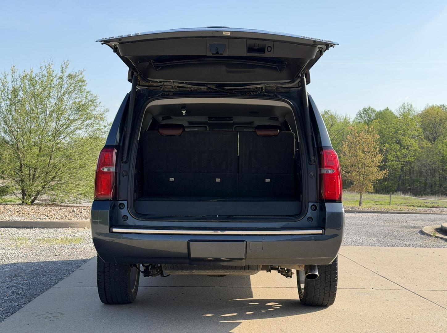 2019 GRAY /Brown Chevrolet Tahoe Premier 4WD (1GNSKCKJ7KR) with an 6.2L V8 engine, Automatic transmission, located at 2990 Old Orchard Rd., Jackson, MO, 63755, 37.354214, -89.612106 - 2019 Chevrolet Tahoe 1500 Premier 148xxx miles 4 Wheel Drive 6.2L V8 Automatic Leather 3rd Row Rear Entertainment Navigation Power/Heated/Cooled Seats Heated Rear Seats Heated Steering Wheel Backup Camera Power Running Boards Sunroof Bluetooth Heads Up Display Remote Start Cruise - Photo#26