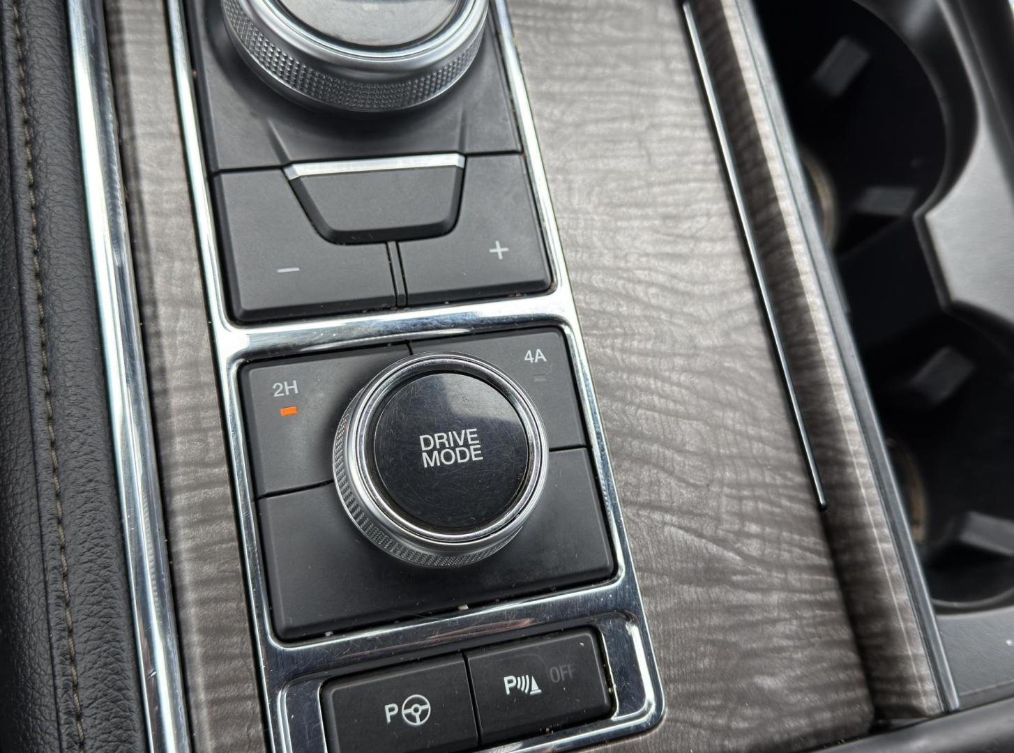 2020 RED /Black Ford Expedition Limited 4WD (1FMJU2AT2LE) with an 3.5L V6 engine, Automatic transmission, located at 2990 Old Orchard Rd., Jackson, MO, 63755, 37.354214, -89.612106 - 2020 Ford Expedition Limited 1-Owner 149xxx miles 4 Wheel Drive 3.5L V6 Automatic Leather 3rd Row Navigation Power/Heated/Cooled Seats Heated Rear Seats Heated Steering Wheel Backup Camera Sunroof Power Running Boards Bluetooth Remote Start Cruise Power Windows/Locks/Mirrors We ha - Photo#2