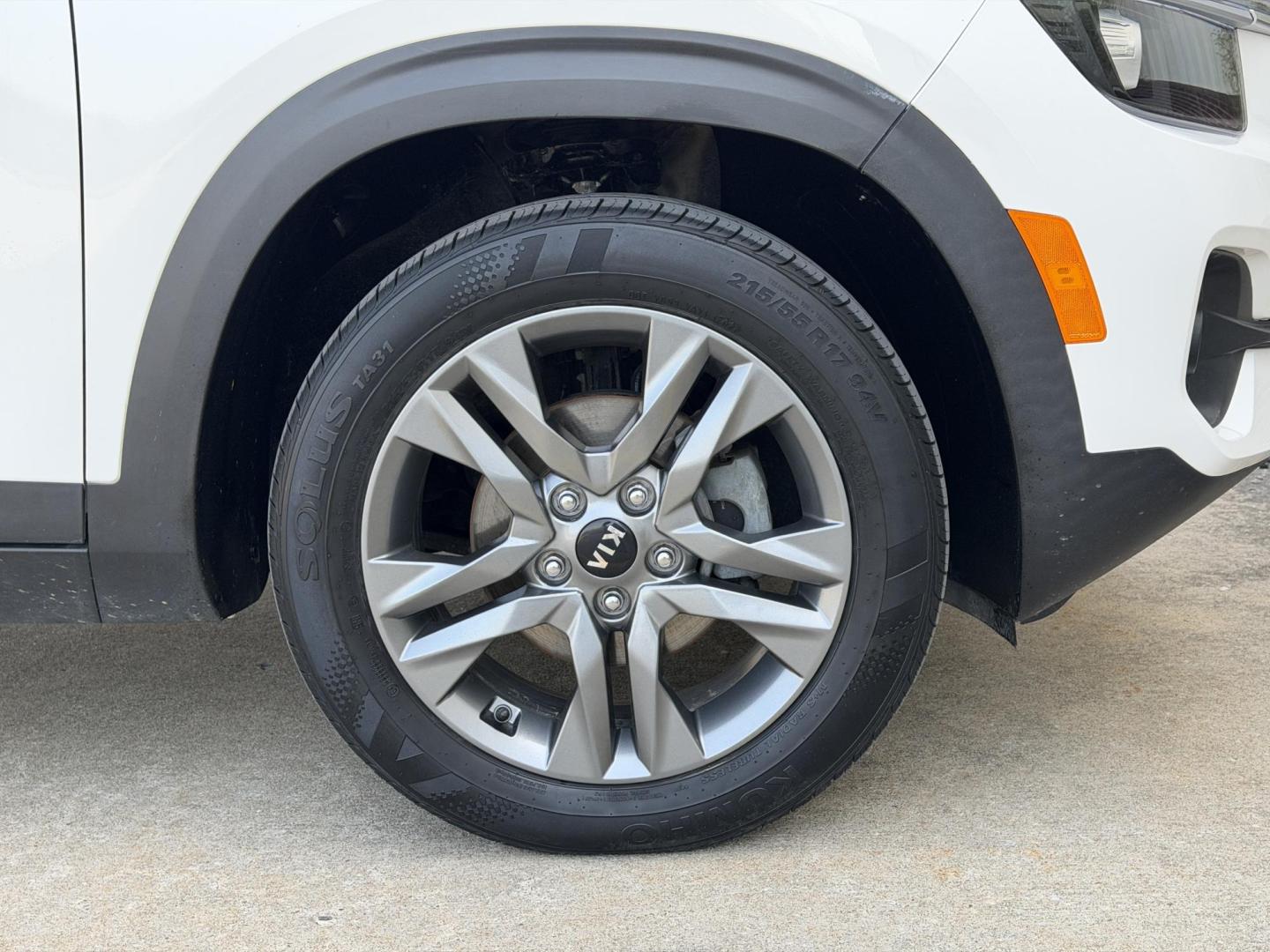 2021 WHITE /Gray Kia Seltos S (KNDEU2AA3M7) with an 2.0L 4 Cyl. engine, CVT transmission, located at 2990 Old Orchard Rd., Jackson, MO, 63755, 37.354214, -89.612106 - 2021 Kia Seltos S 124xxx miles Front Wheel Drive 2.0L 4 Cyl. Automatic Backup Camera Heated Seats Bluetooth Remote Start Cruise Power Windows/Locks/Mirrors We have financing available and we accept trades! Fill out a credit application on our website or come by today! If you have any que - Photo#36