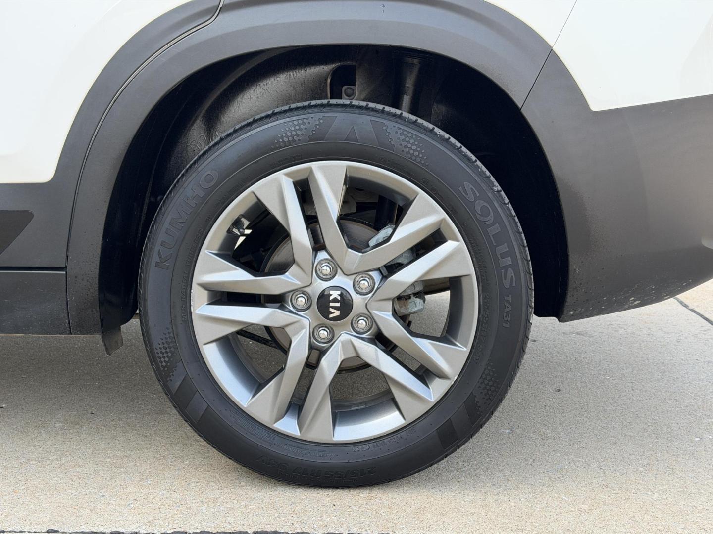 2021 WHITE /Gray Kia Seltos S (KNDEU2AA3M7) with an 2.0L 4 Cyl. engine, CVT transmission, located at 2990 Old Orchard Rd., Jackson, MO, 63755, 37.354214, -89.612106 - 2021 Kia Seltos S 124xxx miles Front Wheel Drive 2.0L 4 Cyl. Automatic Backup Camera Heated Seats Bluetooth Remote Start Cruise Power Windows/Locks/Mirrors We have financing available and we accept trades! Fill out a credit application on our website or come by today! If you have any que - Photo#34