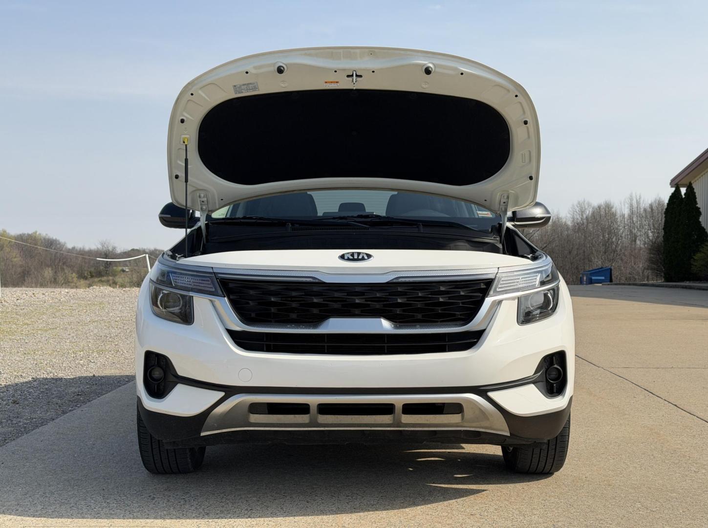 2021 WHITE /Gray Kia Seltos S (KNDEU2AA3M7) with an 2.0L 4 Cyl. engine, CVT transmission, located at 2990 Old Orchard Rd., Jackson, MO, 63755, 37.354214, -89.612106 - 2021 Kia Seltos S 124xxx miles Front Wheel Drive 2.0L 4 Cyl. Automatic Backup Camera Heated Seats Bluetooth Remote Start Cruise Power Windows/Locks/Mirrors We have financing available and we accept trades! Fill out a credit application on our website or come by today! If you have any que - Photo#30