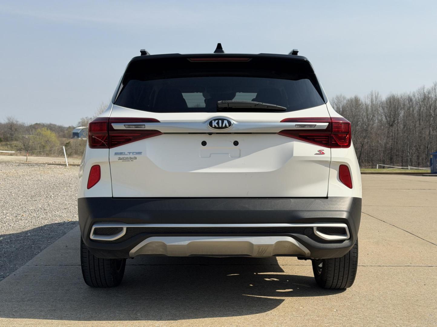2021 WHITE /Gray Kia Seltos S (KNDEU2AA3M7) with an 2.0L 4 Cyl. engine, CVT transmission, located at 2990 Old Orchard Rd., Jackson, MO, 63755, 37.354214, -89.612106 - 2021 Kia Seltos S 124xxx miles Front Wheel Drive 2.0L 4 Cyl. Automatic Backup Camera Heated Seats Bluetooth Remote Start Cruise Power Windows/Locks/Mirrors We have financing available and we accept trades! Fill out a credit application on our website or come by today! If you have any que - Photo#9