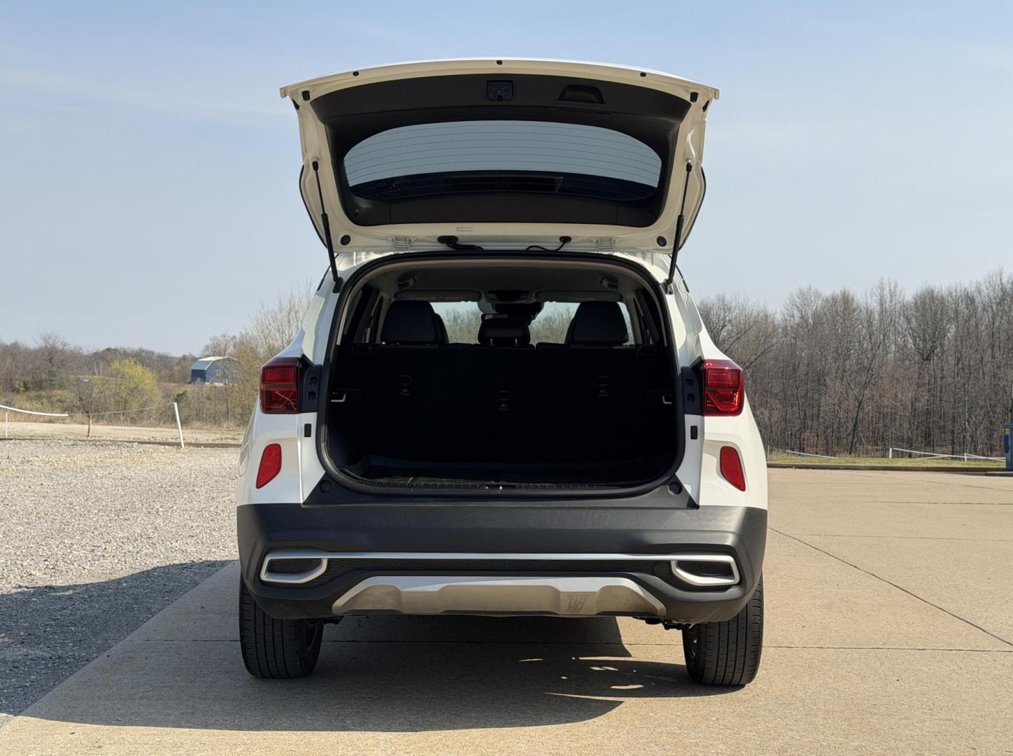 2021 WHITE /Gray Kia Seltos S (KNDEU2AA3M7) with an 2.0L 4 Cyl. engine, CVT transmission, located at 2990 Old Orchard Rd., Jackson, MO, 63755, 37.354214, -89.612106 - 2021 Kia Seltos S 124xxx miles Front Wheel Drive 2.0L 4 Cyl. Automatic Backup Camera Heated Seats Bluetooth Remote Start Cruise Power Windows/Locks/Mirrors We have financing available and we accept trades! Fill out a credit application on our website or come by today! If you have any que - Photo#17