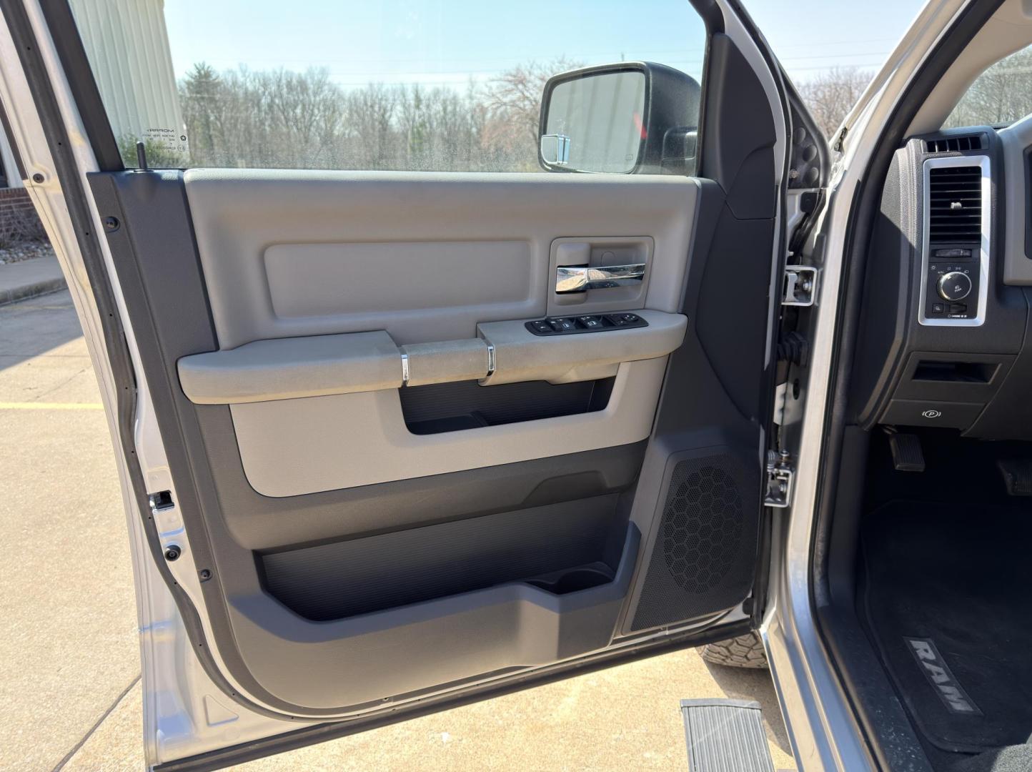 2012 SILVER /Tan Dodge Ram 1500 Big Horn Quad Cab 2WD (1C6RD6GT7CS) with an 5.7L V8 HEMI engine, Automatic transmission, located at 2990 Old Orchard Rd., Jackson, MO, 63755, 37.354214, -89.612106 - 2012 Ram 1500 Big Horn 43xxx miles Rear Wheel Drive 5.7L V8 HEMI Automatic Power Driver Seat Power Running Boards Cruise Power Windows/Locks/Mirrors We have financing available and we accept trades! Fill out a credit application on our website or come by today! If you have any questions, g - Photo#11