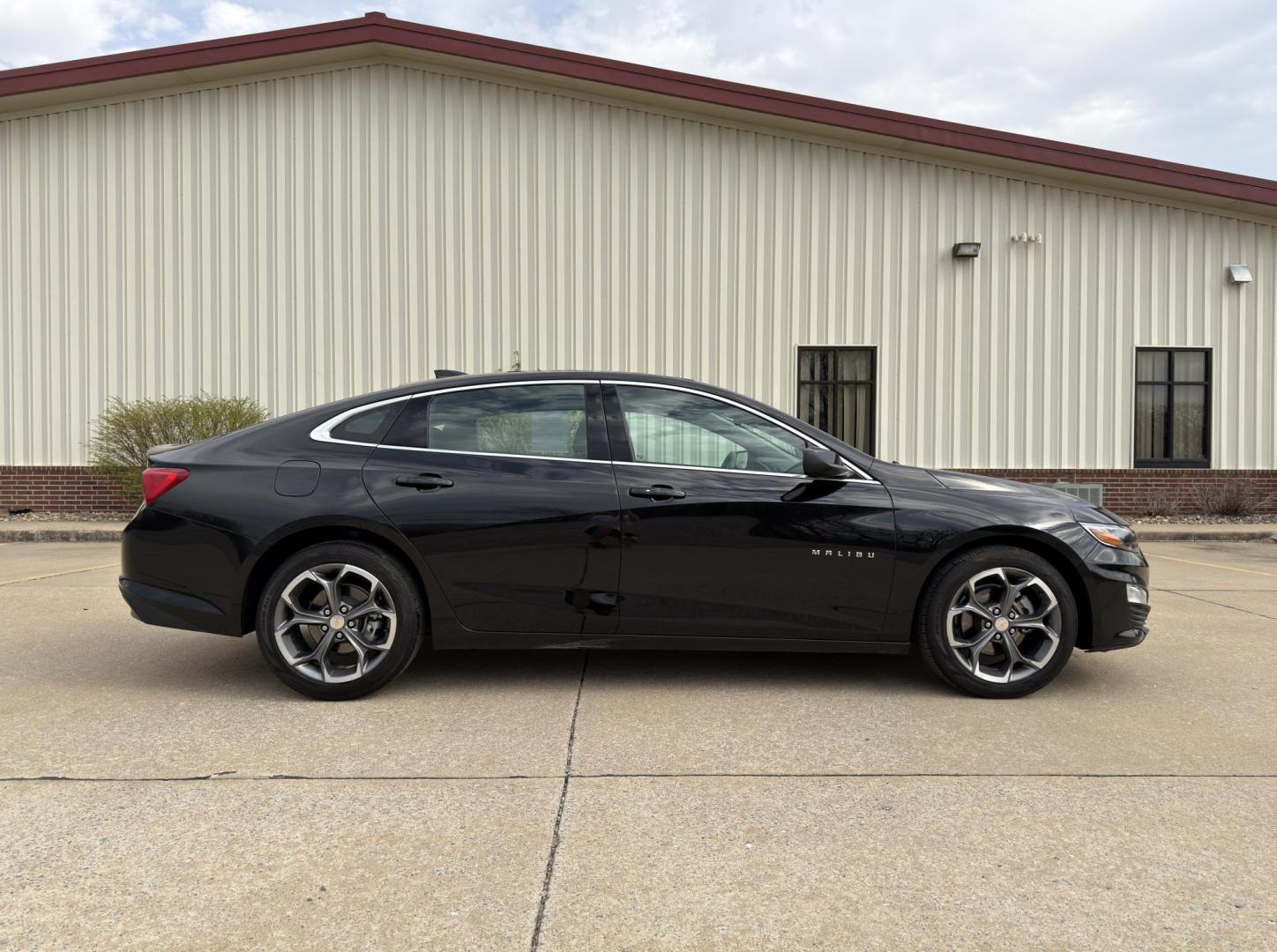2024 BLACK /Black Chevrolet Malibu 1LT (1G1ZD5ST4RF) with an 1.5L 4 Cyl. engine, Automatic transmission, located at 2990 Old Orchard Rd., Jackson, MO, 63755, 37.354214, -89.612106 - 2024 Chevrolet Malibu LT 39xxx miles Front Wheel Drive 1.5L 4 Cyl. Automatic Backup Camera Power Driver Seat Heated Seats Sunroof Bluetooth Remote Start Cruise Power Windows/Locks/Mirrors We have financing available and we accept trades! Fill out a credit application on our website or c - Photo#9