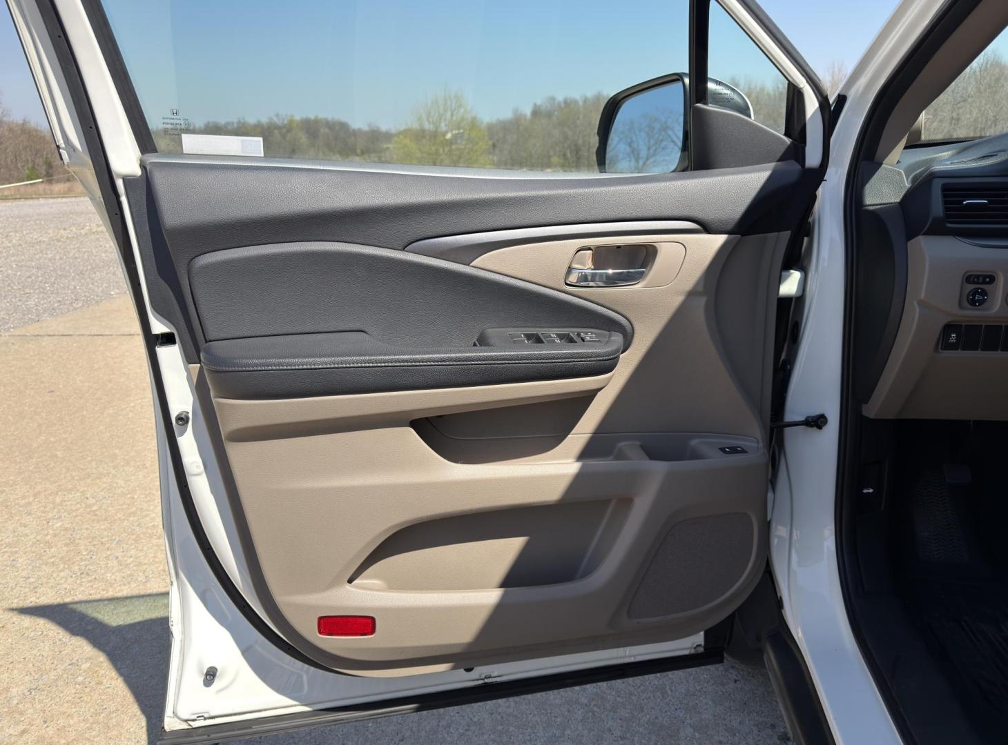 2018 WHITE /Tan Honda Pilot EX-L w/Navigation AWD (5FNYF6H75JB) with an 3.5L V6 engine, Automatic transmission, located at 2990 Old Orchard Rd., Jackson, MO, 63755, 37.354214, -89.612106 - 2018 Honda Pilot EX-L 142xxx miles All Wheel Drive 3.5L V6 Automatic Leather 3rd Row Navigation Power/Heated Seats Backup Camera Sunroof Bluetooth Remote Start Cruise Power Windows/Locks/Mirrors We have financing available and we accept trades! Fill out a credit application on our web - Photo#16