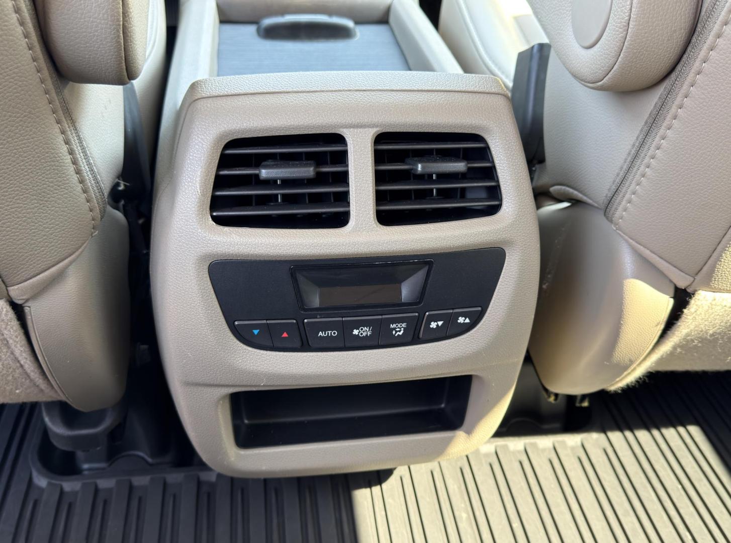 2018 WHITE /Tan Honda Pilot EX-L w/Navigation AWD (5FNYF6H75JB) with an 3.5L V6 engine, Automatic transmission, located at 2990 Old Orchard Rd., Jackson, MO, 63755, 37.354214, -89.612106 - 2018 Honda Pilot EX-L 142xxx miles All Wheel Drive 3.5L V6 Automatic Leather 3rd Row Navigation Power/Heated Seats Backup Camera Sunroof Bluetooth Remote Start Cruise Power Windows/Locks/Mirrors We have financing available and we accept trades! Fill out a credit application on our web - Photo#38