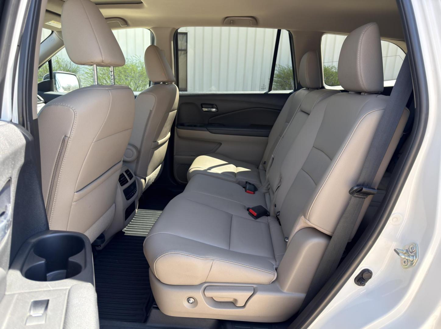 2018 WHITE /Tan Honda Pilot EX-L w/Navigation AWD (5FNYF6H75JB) with an 3.5L V6 engine, Automatic transmission, located at 2990 Old Orchard Rd., Jackson, MO, 63755, 37.354214, -89.612106 - 2018 Honda Pilot EX-L 142xxx miles All Wheel Drive 3.5L V6 Automatic Leather 3rd Row Navigation Power/Heated Seats Backup Camera Sunroof Bluetooth Remote Start Cruise Power Windows/Locks/Mirrors We have financing available and we accept trades! Fill out a credit application on our web - Photo#20