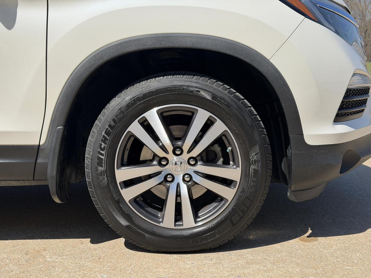 2018 WHITE /Tan Honda Pilot EX-L w/Navigation AWD (5FNYF6H75JB) with an 3.5L V6 engine, Automatic transmission, located at 2990 Old Orchard Rd., Jackson, MO, 63755, 37.354214, -89.612106 - 2018 Honda Pilot EX-L 142xxx miles All Wheel Drive 3.5L V6 Automatic Leather 3rd Row Navigation Power/Heated Seats Backup Camera Sunroof Bluetooth Remote Start Cruise Power Windows/Locks/Mirrors We have financing available and we accept trades! Fill out a credit application on our web - Photo#46