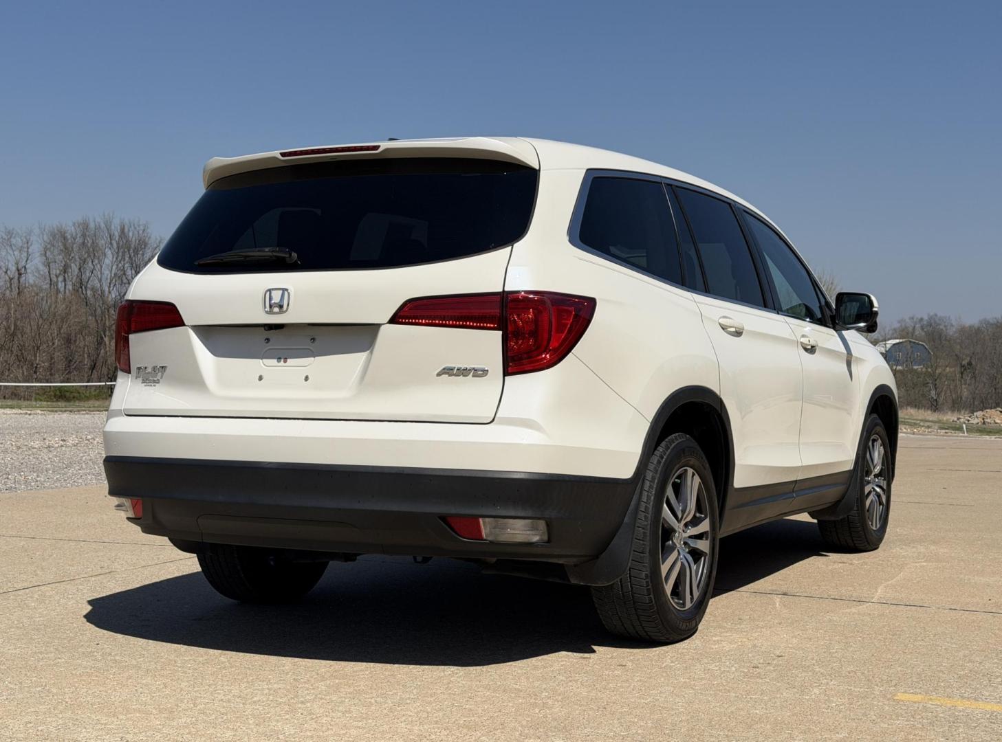 2018 WHITE /Tan Honda Pilot EX-L w/Navigation AWD (5FNYF6H75JB) with an 3.5L V6 engine, Automatic transmission, located at 2990 Old Orchard Rd., Jackson, MO, 63755, 37.354214, -89.612106 - 2018 Honda Pilot EX-L 142xxx miles All Wheel Drive 3.5L V6 Automatic Leather 3rd Row Navigation Power/Heated Seats Backup Camera Sunroof Bluetooth Remote Start Cruise Power Windows/Locks/Mirrors We have financing available and we accept trades! Fill out a credit application on our web - Photo#12