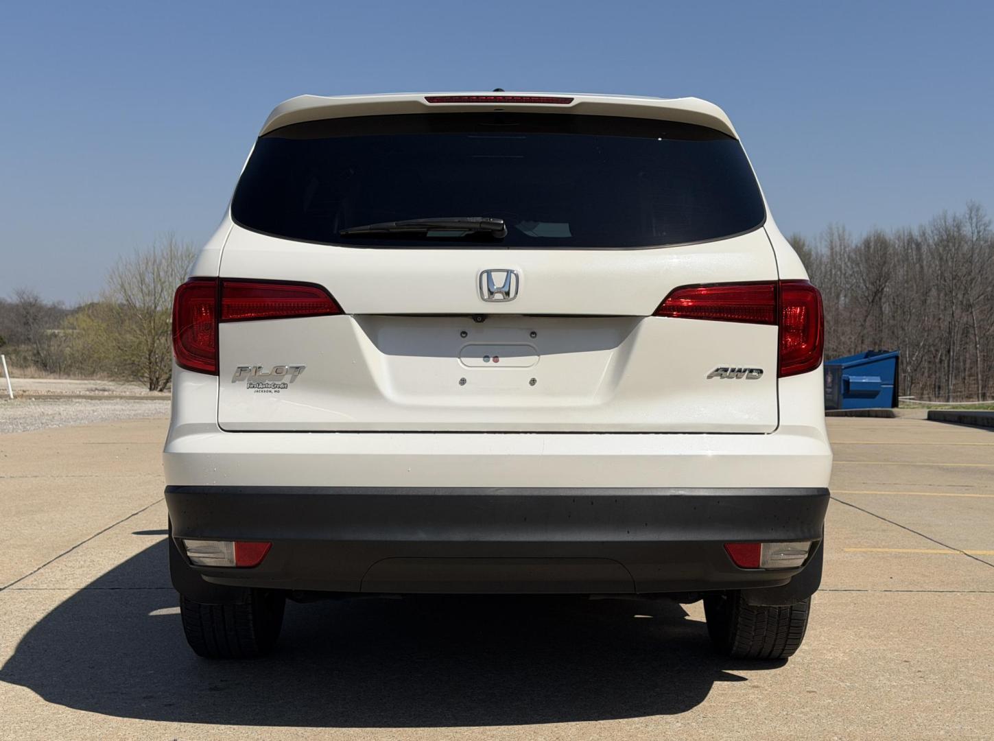 2018 WHITE /Tan Honda Pilot EX-L w/Navigation AWD (5FNYF6H75JB) with an 3.5L V6 engine, Automatic transmission, located at 2990 Old Orchard Rd., Jackson, MO, 63755, 37.354214, -89.612106 - 2018 Honda Pilot EX-L 142xxx miles All Wheel Drive 3.5L V6 Automatic Leather 3rd Row Navigation Power/Heated Seats Backup Camera Sunroof Bluetooth Remote Start Cruise Power Windows/Locks/Mirrors We have financing available and we accept trades! Fill out a credit application on our web - Photo#14