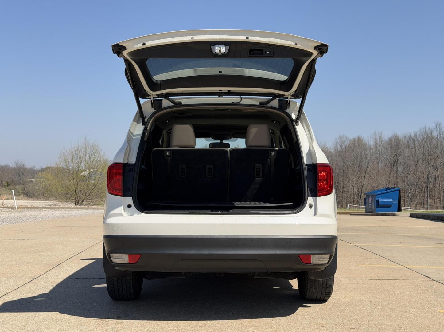 2018 WHITE /Tan Honda Pilot EX-L w/Navigation AWD (5FNYF6H75JB) with an 3.5L V6 engine, Automatic transmission, located at 2990 Old Orchard Rd., Jackson, MO, 63755, 37.354214, -89.612106 - 2018 Honda Pilot EX-L 142xxx miles All Wheel Drive 3.5L V6 Automatic Leather 3rd Row Navigation Power/Heated Seats Backup Camera Sunroof Bluetooth Remote Start Cruise Power Windows/Locks/Mirrors We have financing available and we accept trades! Fill out a credit application on our web - Photo#23