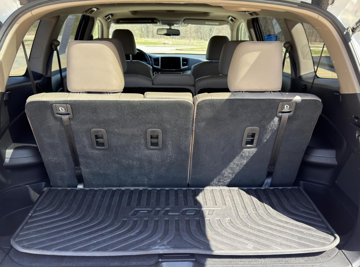 2018 WHITE /Tan Honda Pilot EX-L w/Navigation AWD (5FNYF6H75JB) with an 3.5L V6 engine, Automatic transmission, located at 2990 Old Orchard Rd., Jackson, MO, 63755, 37.354214, -89.612106 - 2018 Honda Pilot EX-L 142xxx miles All Wheel Drive 3.5L V6 Automatic Leather 3rd Row Navigation Power/Heated Seats Backup Camera Sunroof Bluetooth Remote Start Cruise Power Windows/Locks/Mirrors We have financing available and we accept trades! Fill out a credit application on our web - Photo#24